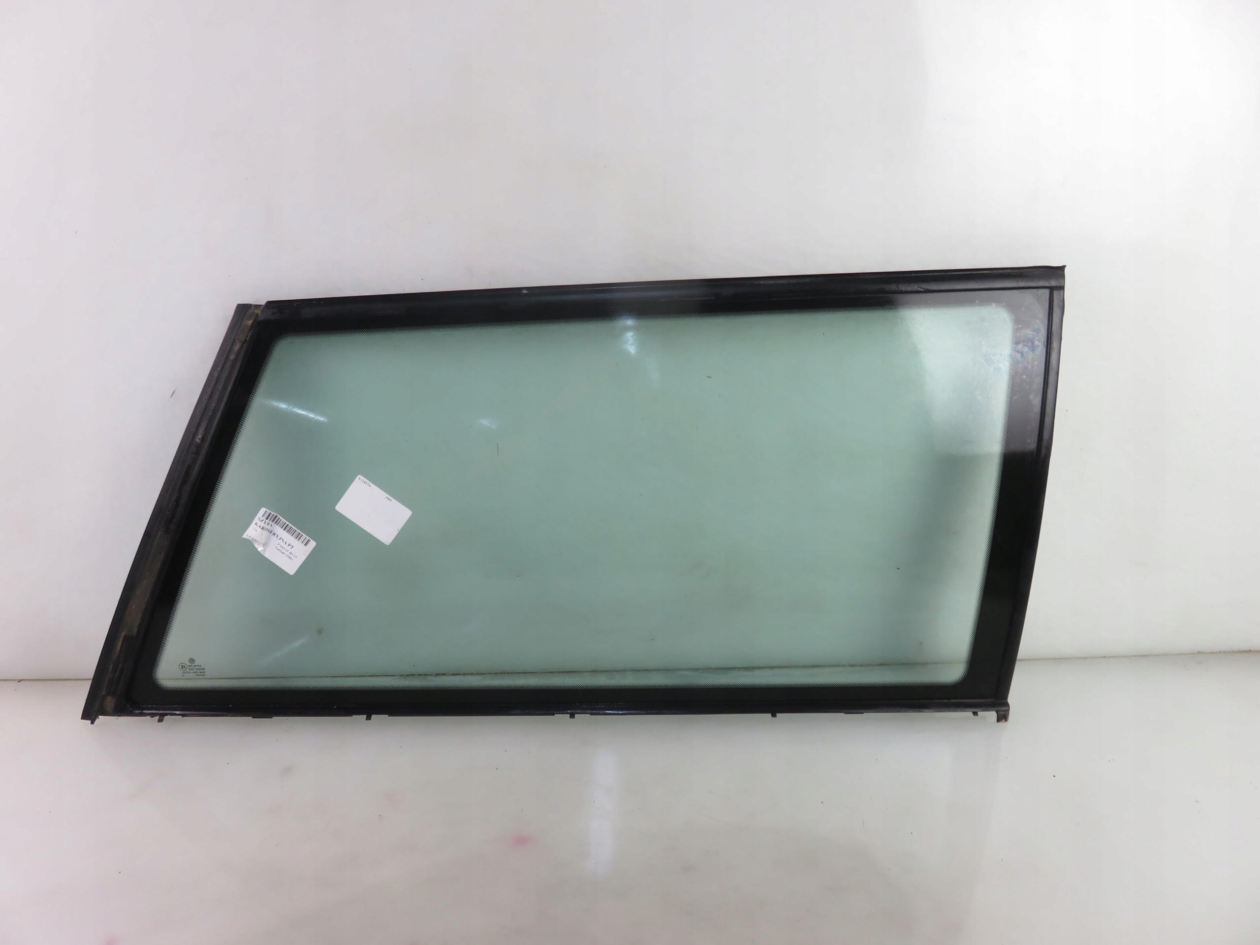 SZYBA KAROSERYJNA PRAWA TYLNA VW PASSAT B5 KOMBI