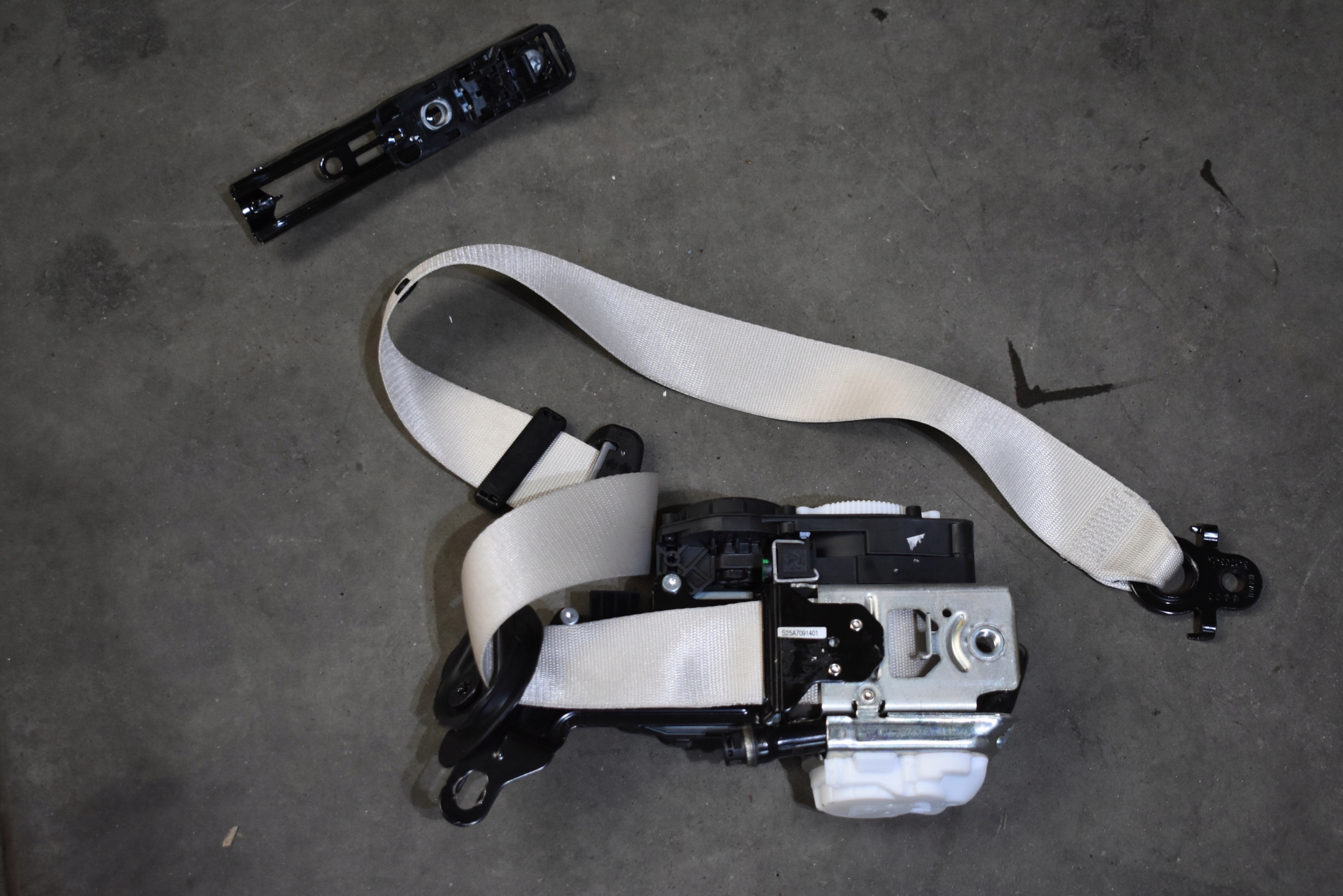 perfect condition seat belt front front right BMW G07 G05 1 9