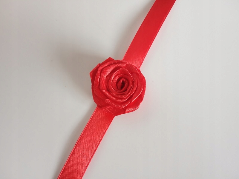 K19 Kotylion na rękę, ślub, studniówkę - różyczka Rodzaj kotylion