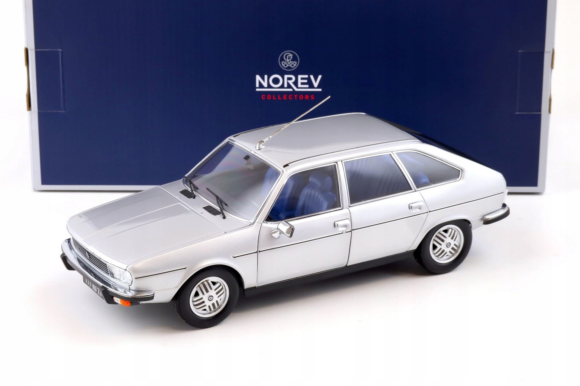 NOREV RENAULT 30 TX 1979 Stříbro 1:18