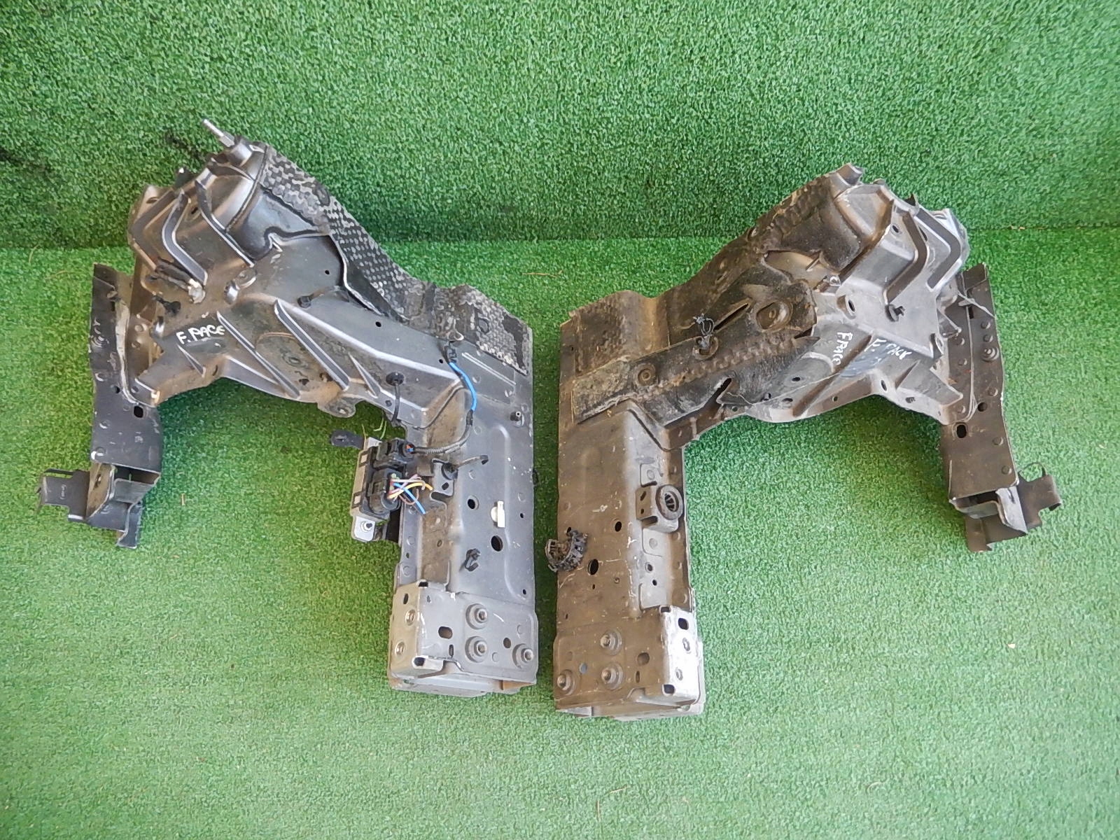 ЧЕТВЕРТЬ ЛОНЖЕРОН JAGUAR F-PACE X761 ПРАВА