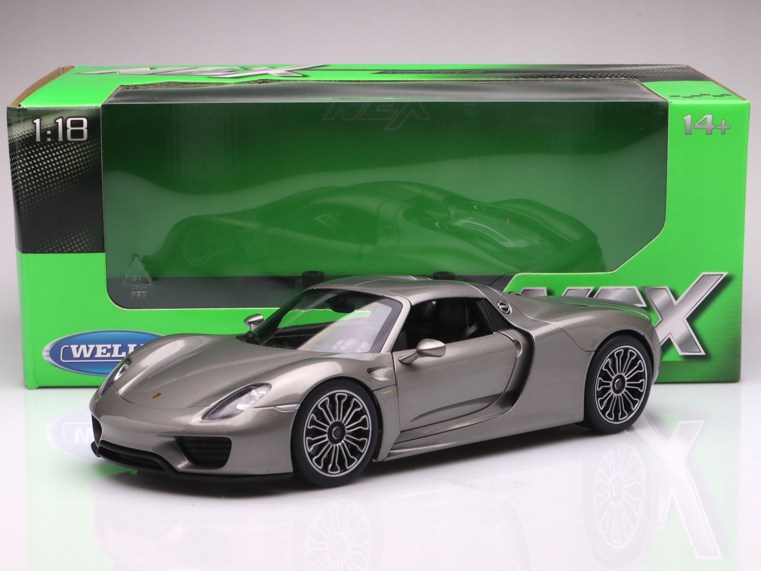 Porsche 918 Spyder Hard-top, grey Welly 1:18
