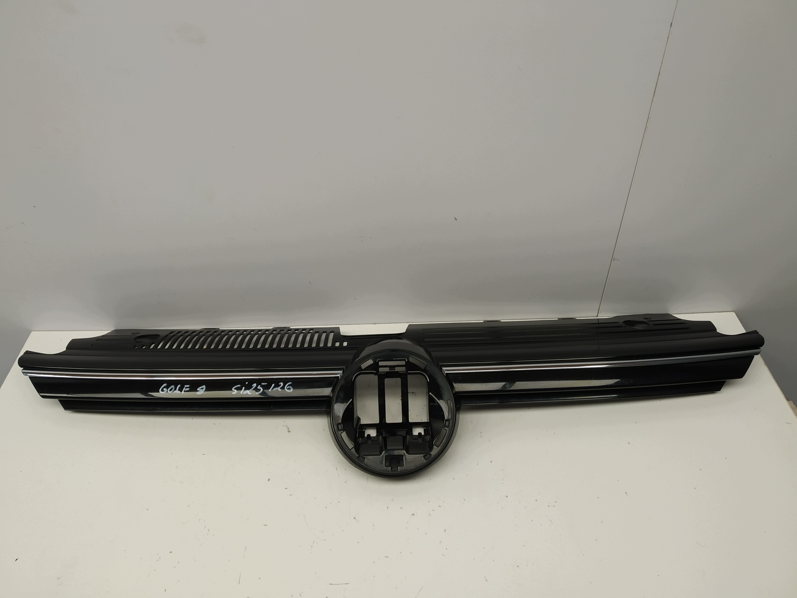 2019r + Vw Golf VIII 8 front PREKLADgrill w bumper front 5H0853651N original