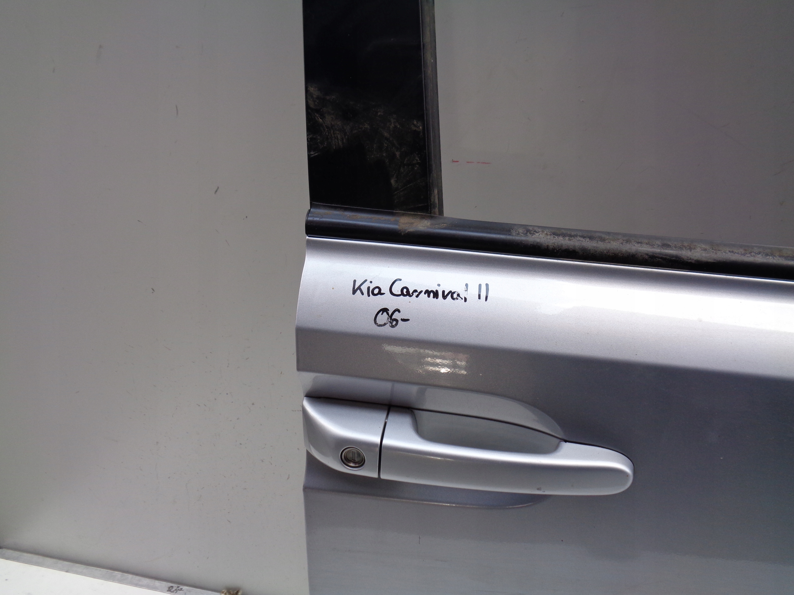 door right front KIA CARNIVAL 06- + window
