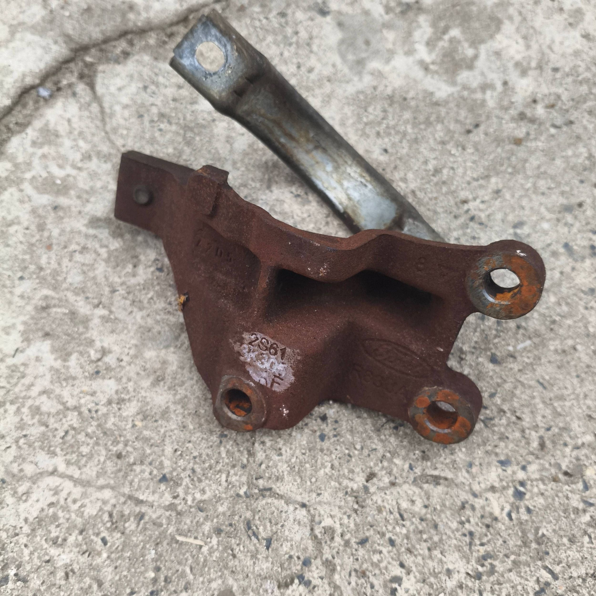 Support Support plaque Demi axe Ford Fiesta MK7 LIFT DIESEL 2016