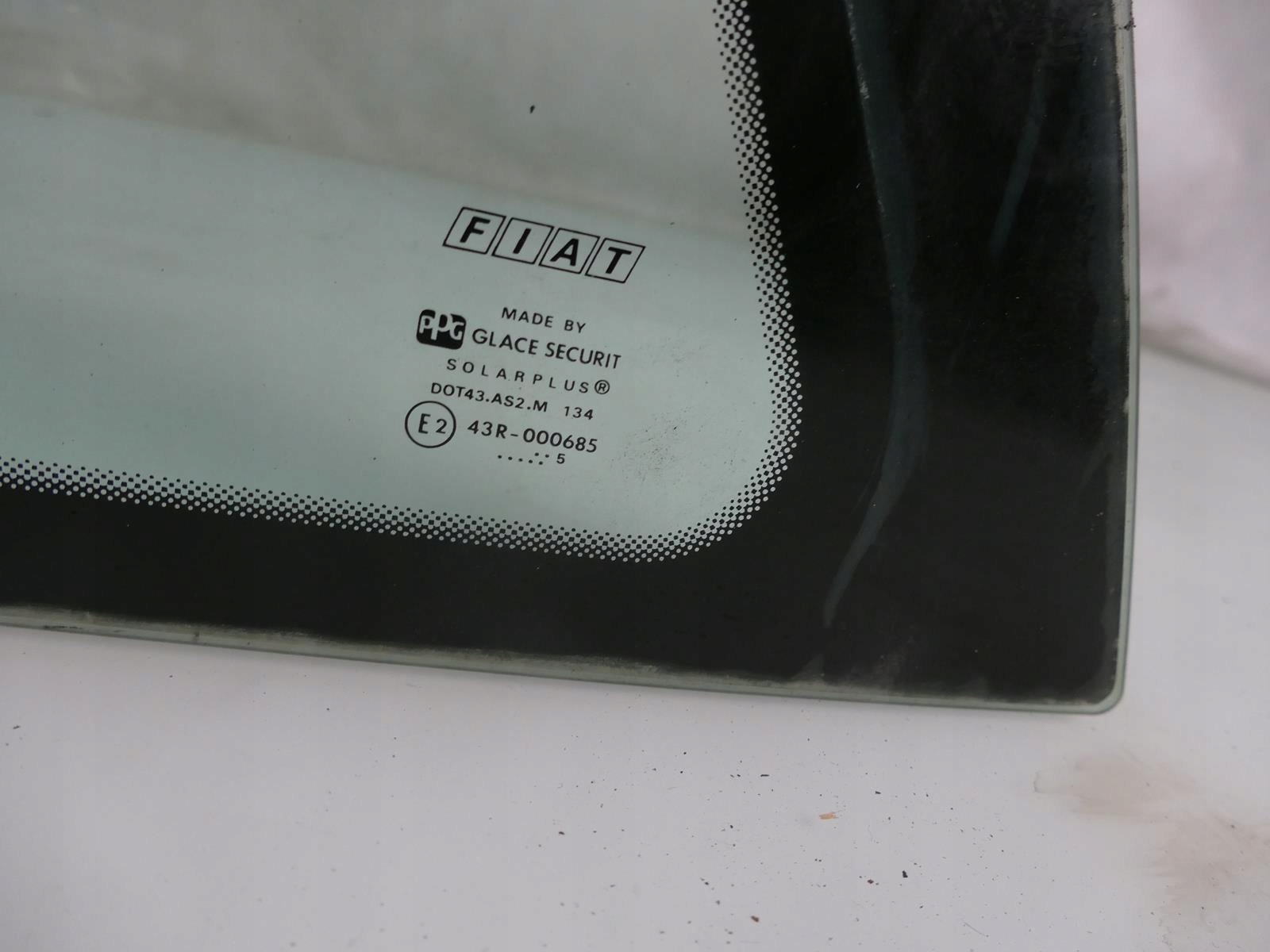 FIAT PUNTO I SZYBA KAROSERYJNA LEWY TYŁ LEWA TYLNA 3-DRZWI 95r Jakość części (zgodnie z GVO) O - oryginał z logo producenta pojazdu (OE)