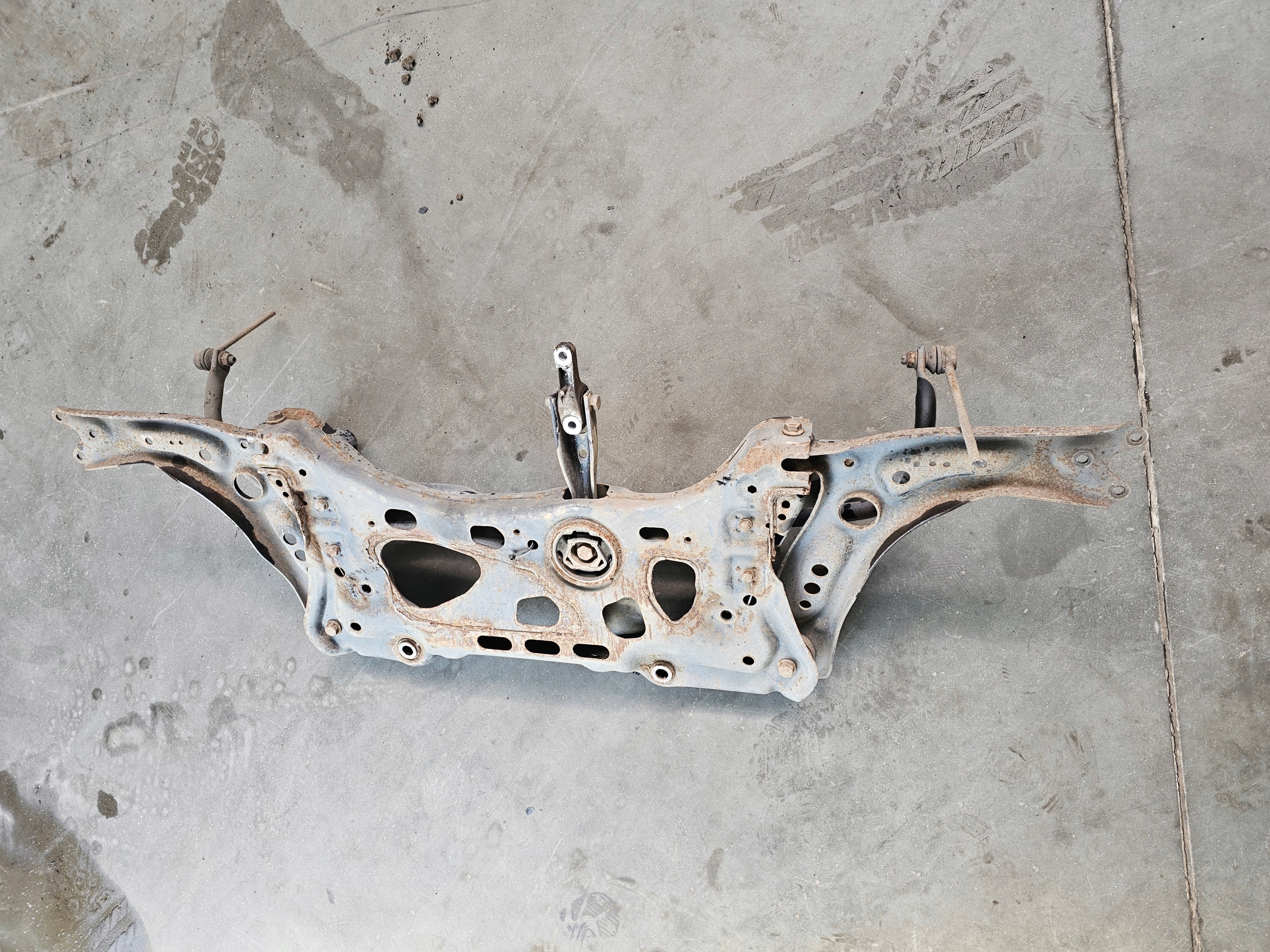 Seat Leon III subframe axle beam front
