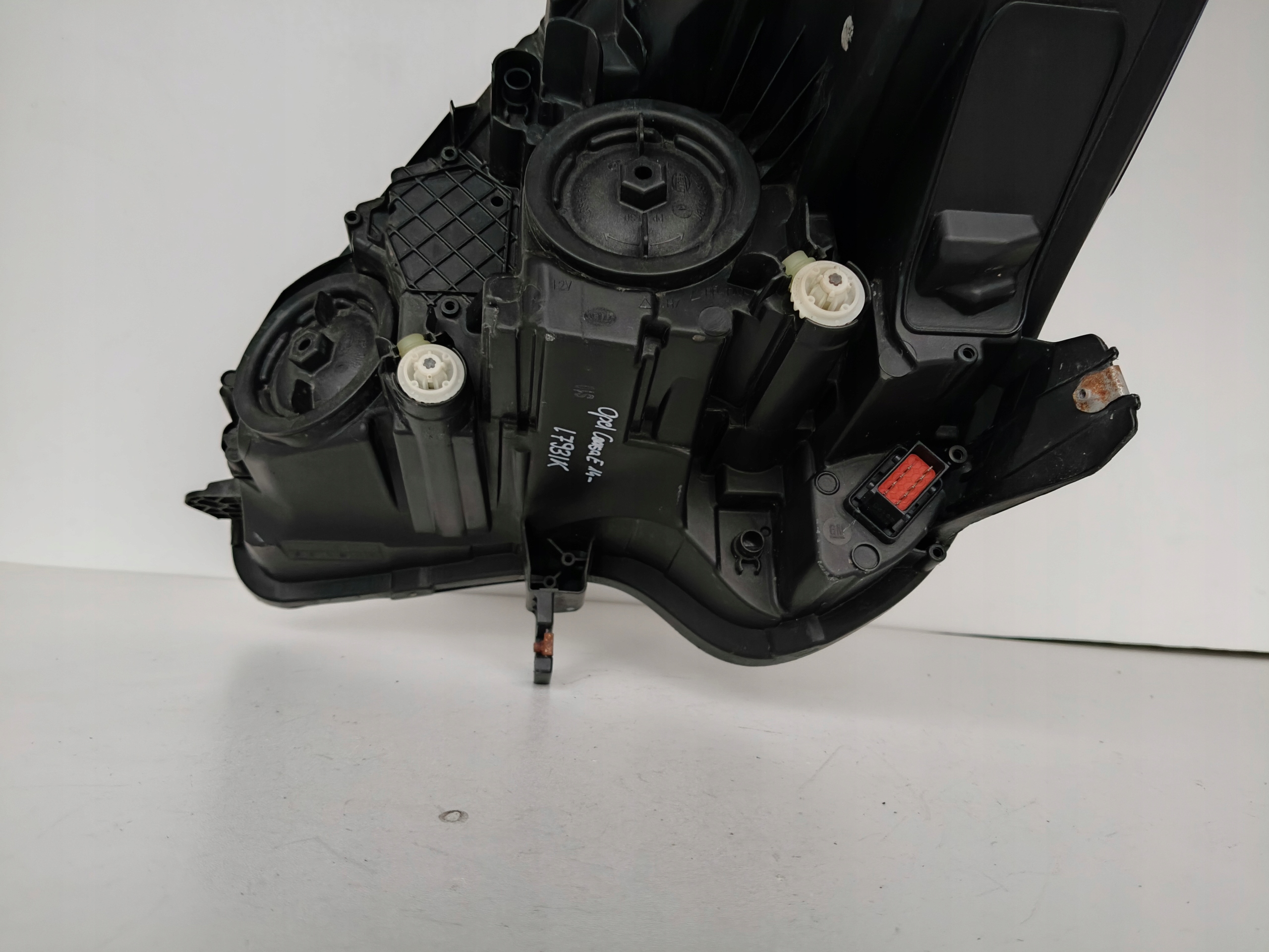 far desna REFLEKTOR OPEL CORSA E 14