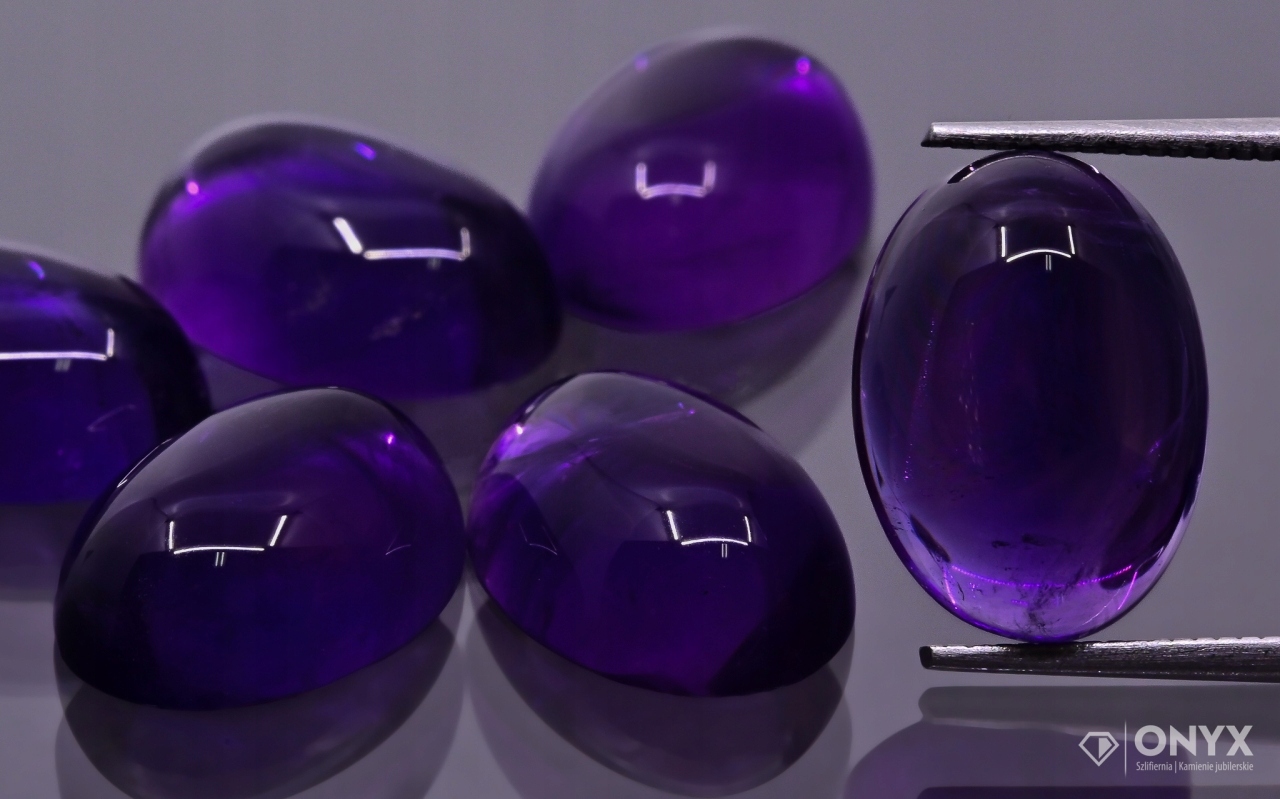 Ametyst A kabošon ovál 14x10 mm