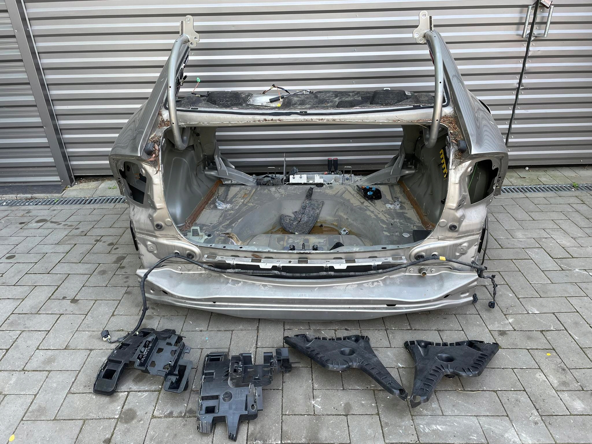 VOLVO S60 II ЗАД КРЫЛО ПЕРЕДНЯЯ ПАНЕЛЬ ВАННА