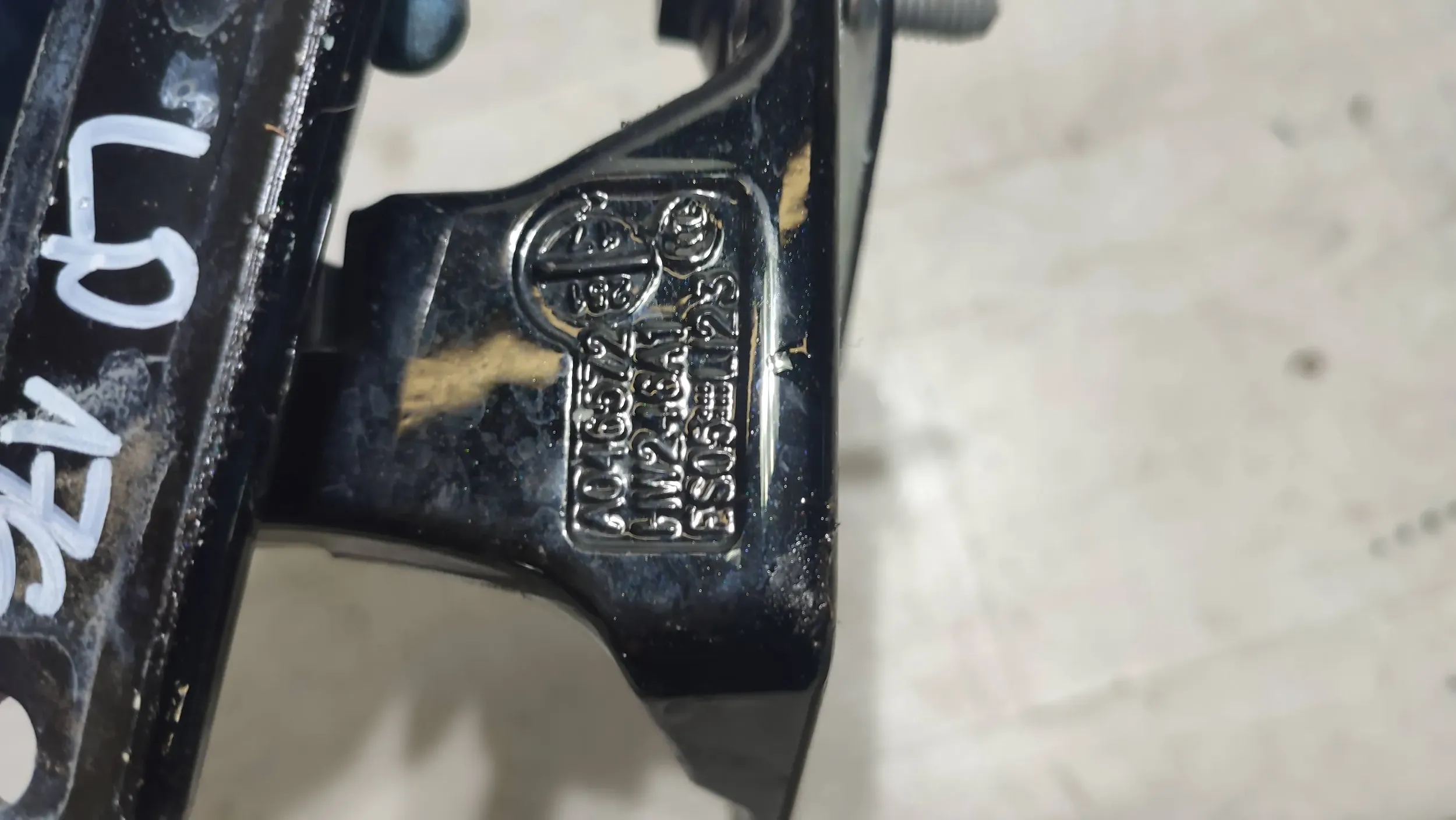 Mercedes-Benz A-classa W176 17r. 1.5cdi front side left hinge