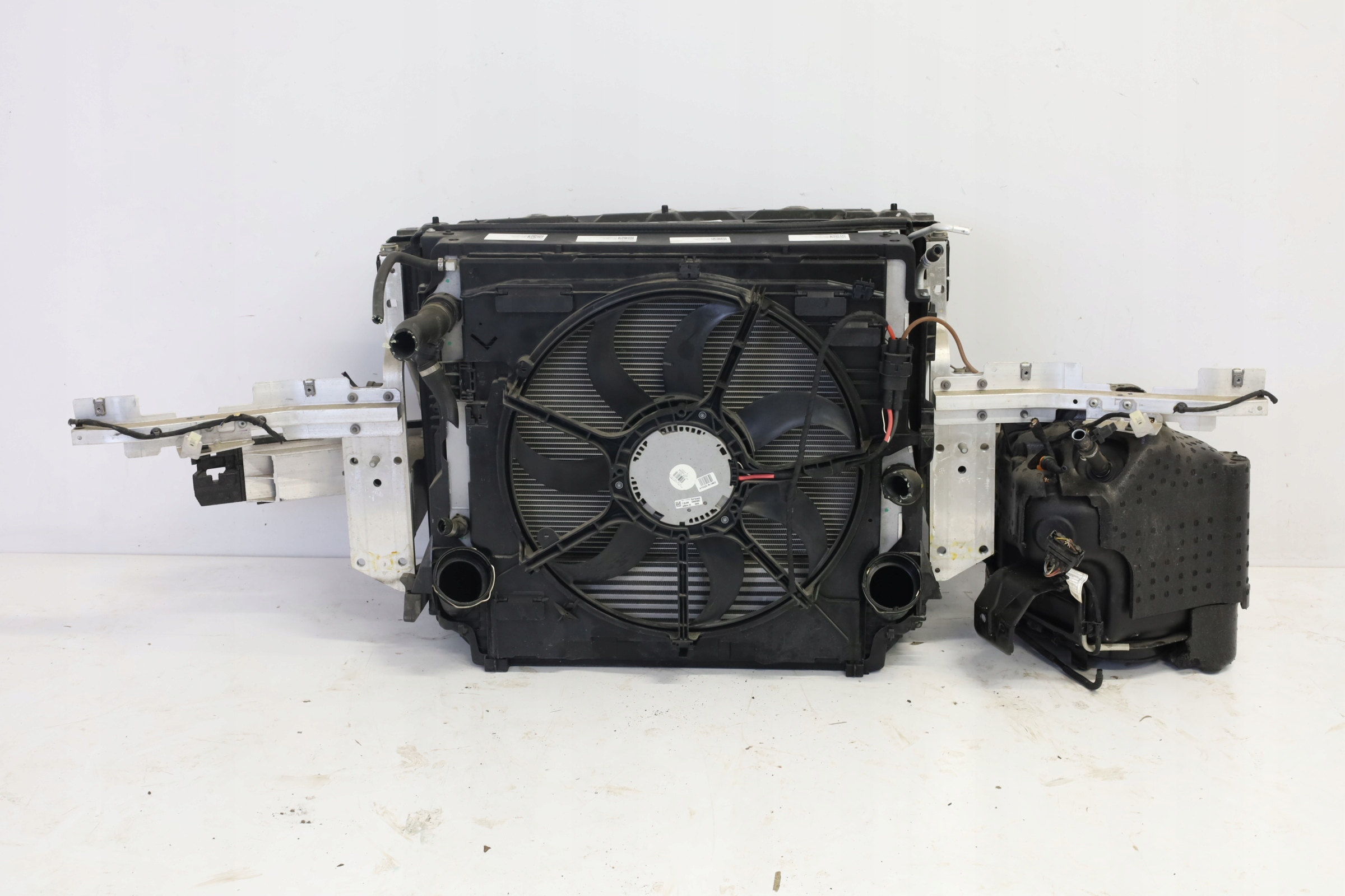 WZMOCNIENIE PAS PRZEDNI CHŁODNICE BMW X6 F16 3.0d Jakość części (zgodnie z GVO) O - oryginał z logo producenta pojazdu (OE)