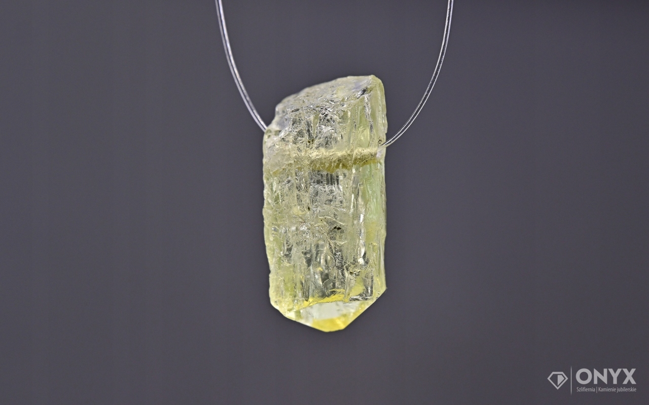 Turmalín provrtaný přírodní křišťál 13x6 mm