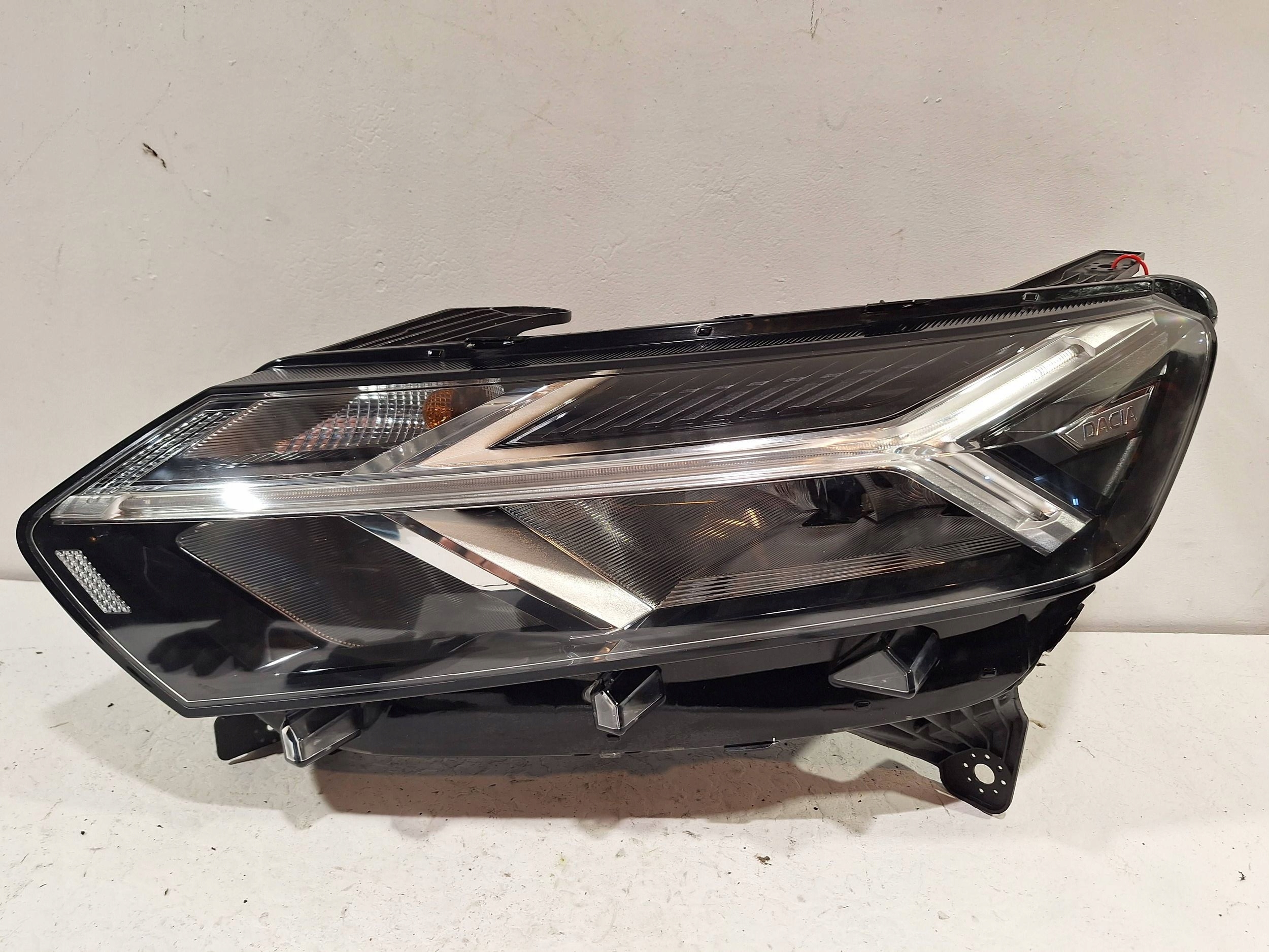 light front left 260608545R DACIA SANDERO III JOGGER III