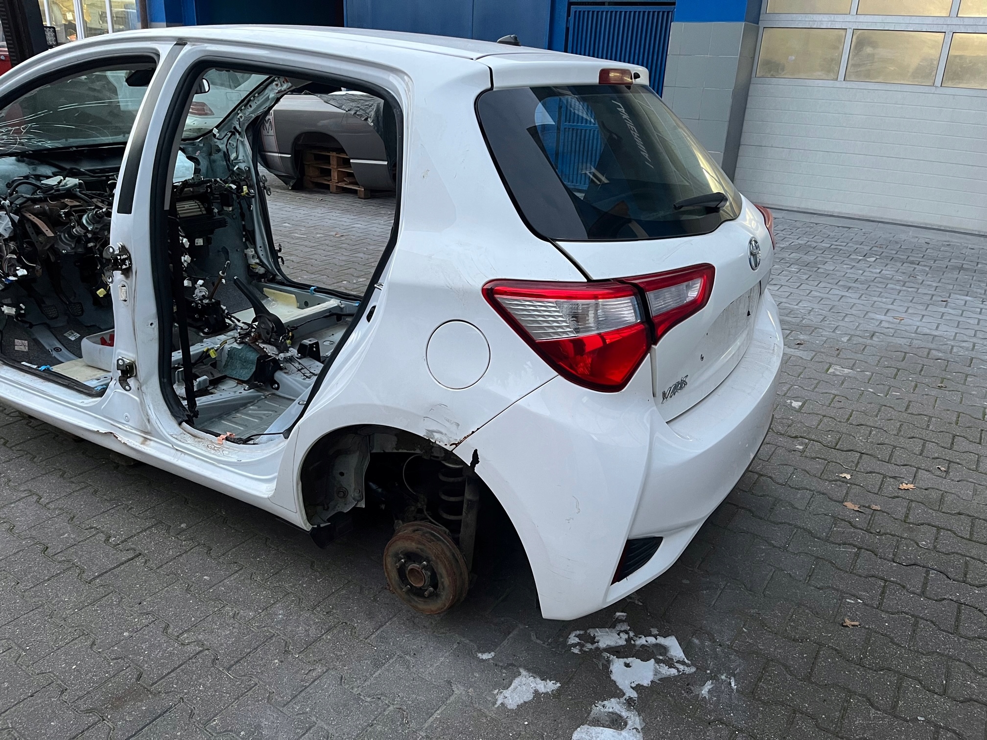 TOYOTA YARIS III LIFT 18-21 TYŁ DUPA KOMPLETNA ZDERZAK KLAPA ĆWIARTKA
