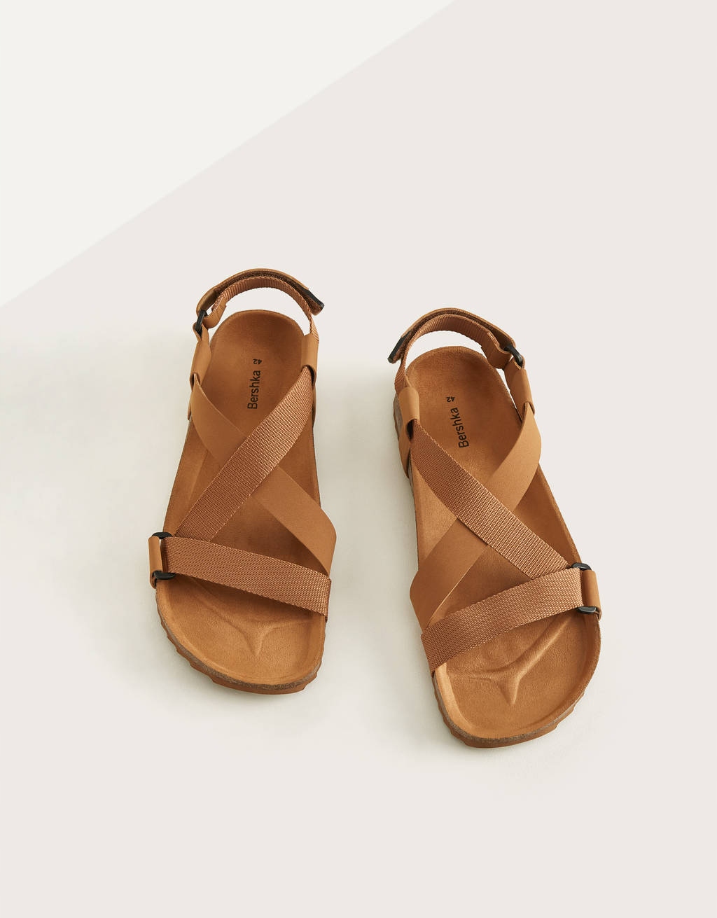 BERSHKA_SANDAŁY KLAPKI RZEPA PASKI 2700560 Kod producenta 2700/560/100