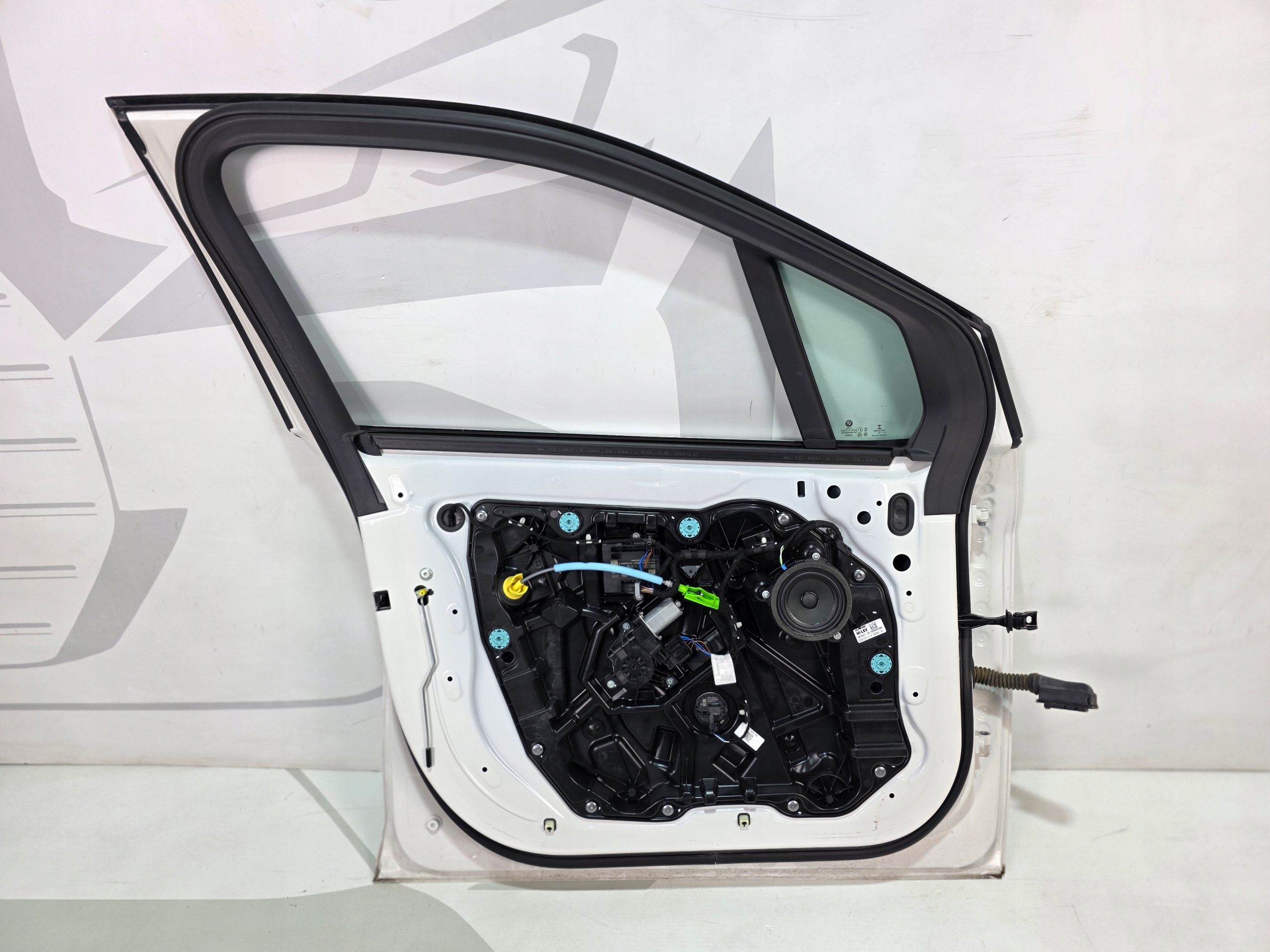door left front BMW 2 U06 A300 ALPINWEISS