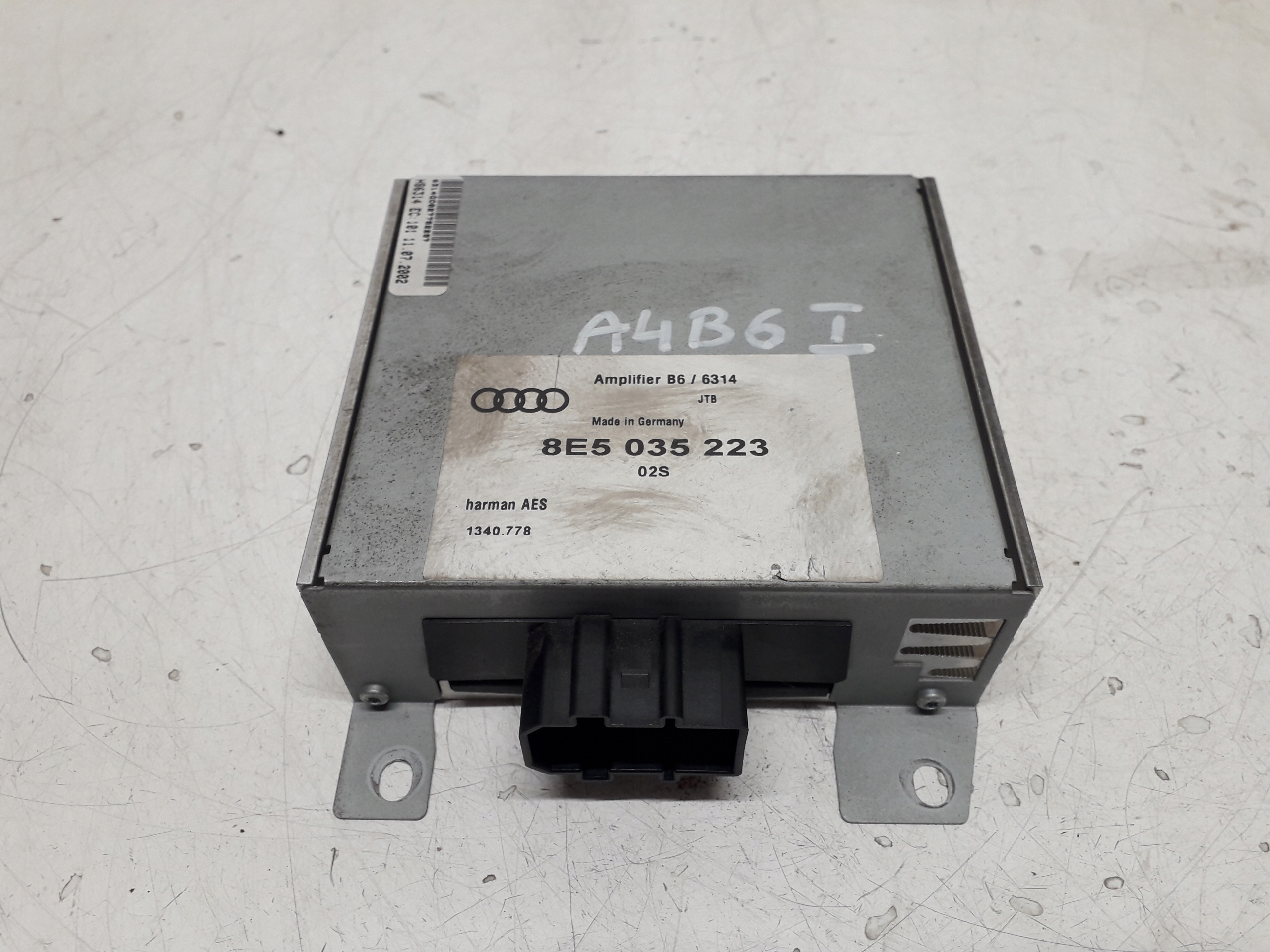 AUDI A4 B6 00-06 WZMACNIACZ AMPLITUNER AUDIO 8E5035223