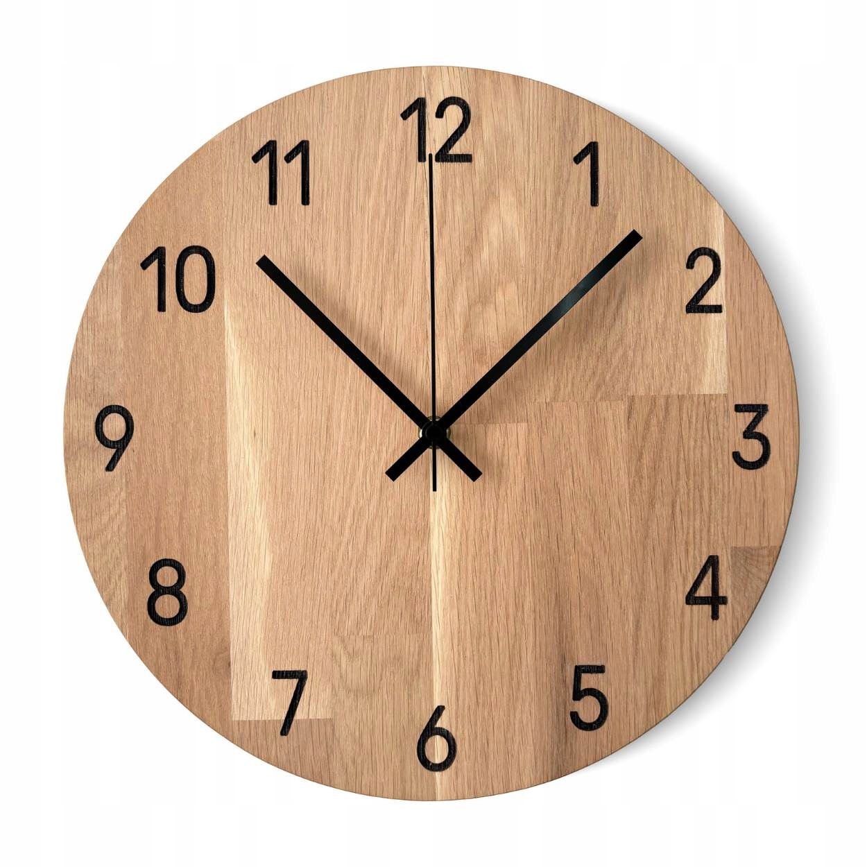 Drevené nástenné hodiny dub, Kruhové prevedenie, 50cm Natural, čierne ručičky