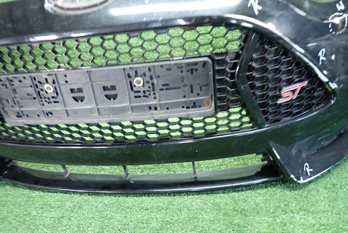 FORD FOCUS MK3 III 10-14 Frontstoßstange vorne