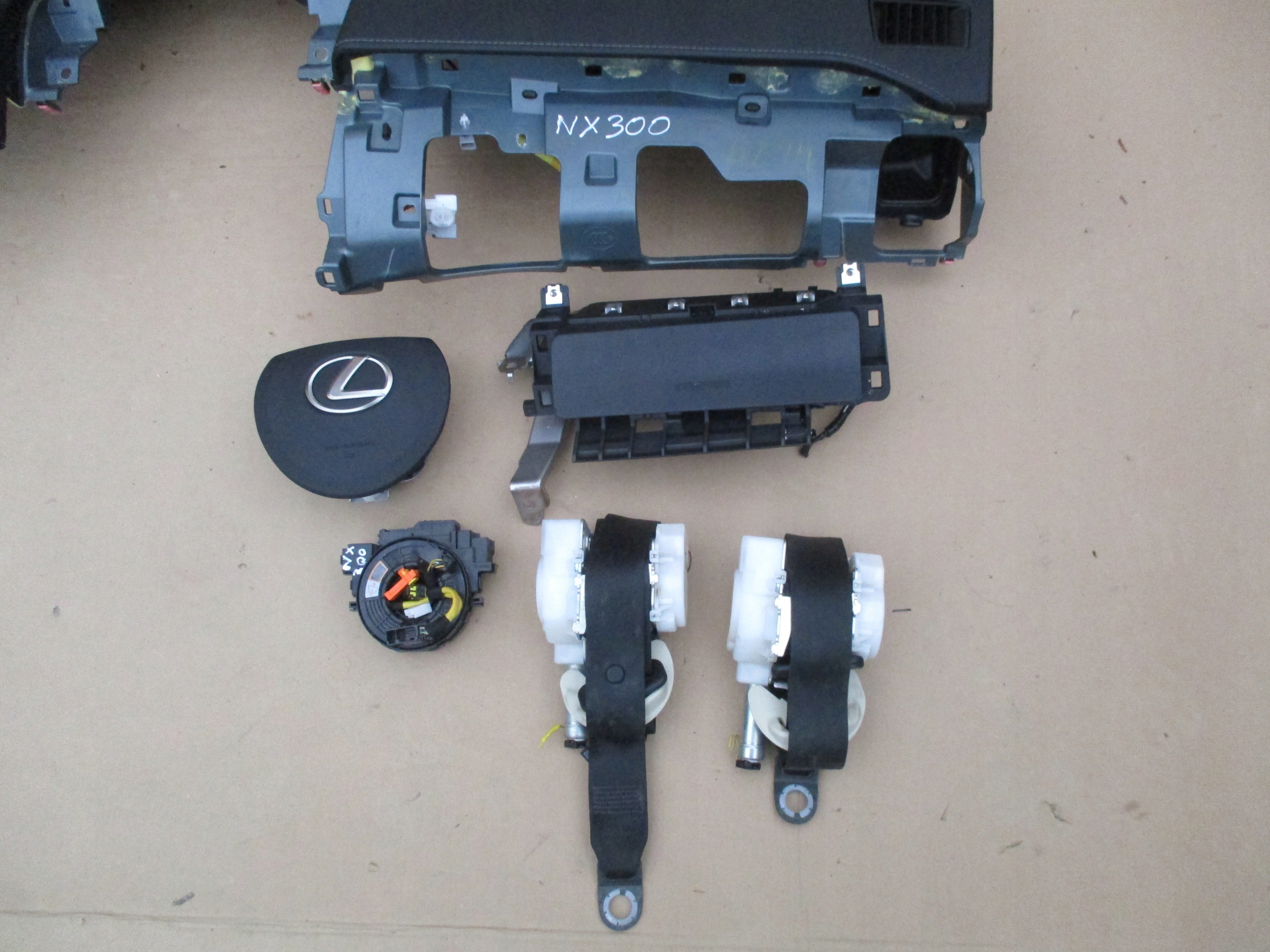 dashboard instrument panel console kpl Lexus NX 300 Lift