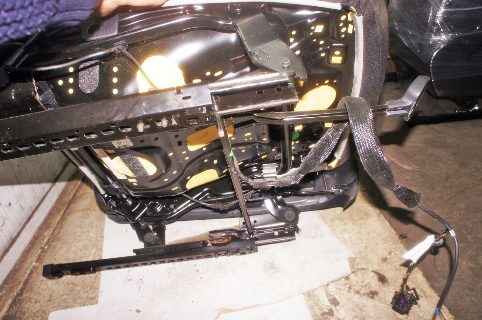 UL368 vw PASSAT B8 кресло передний левый америка