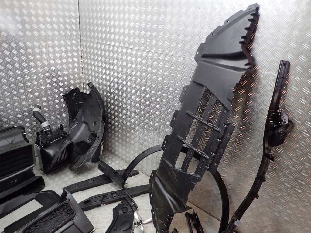 MASERATI LEVANTE FL LIFT PRZÓD MASKA ZDERZAK LAMPY CHŁODNICE BŁOTNIKI PAS Wersja Europejska