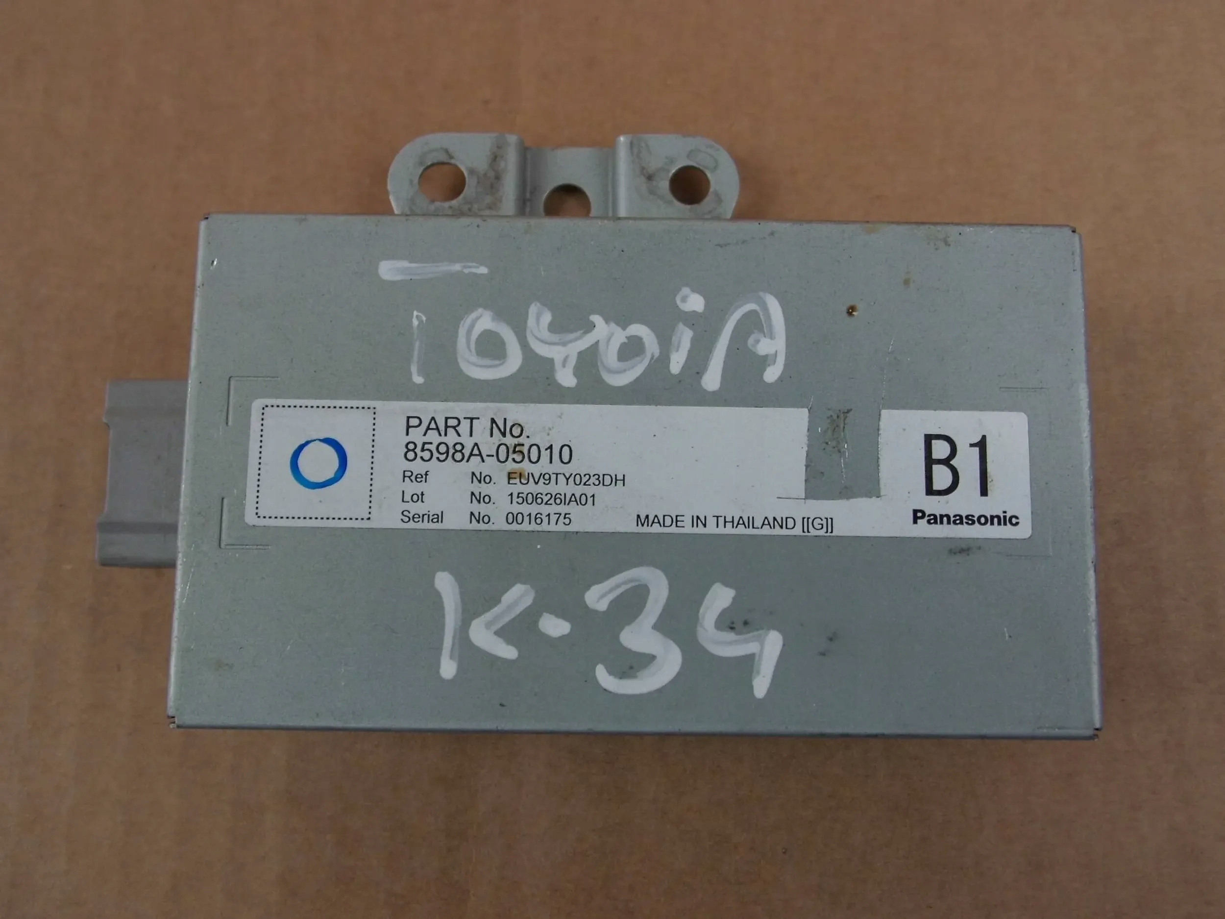 Toyota Avensis III T27 module control unit door 8598A-05010