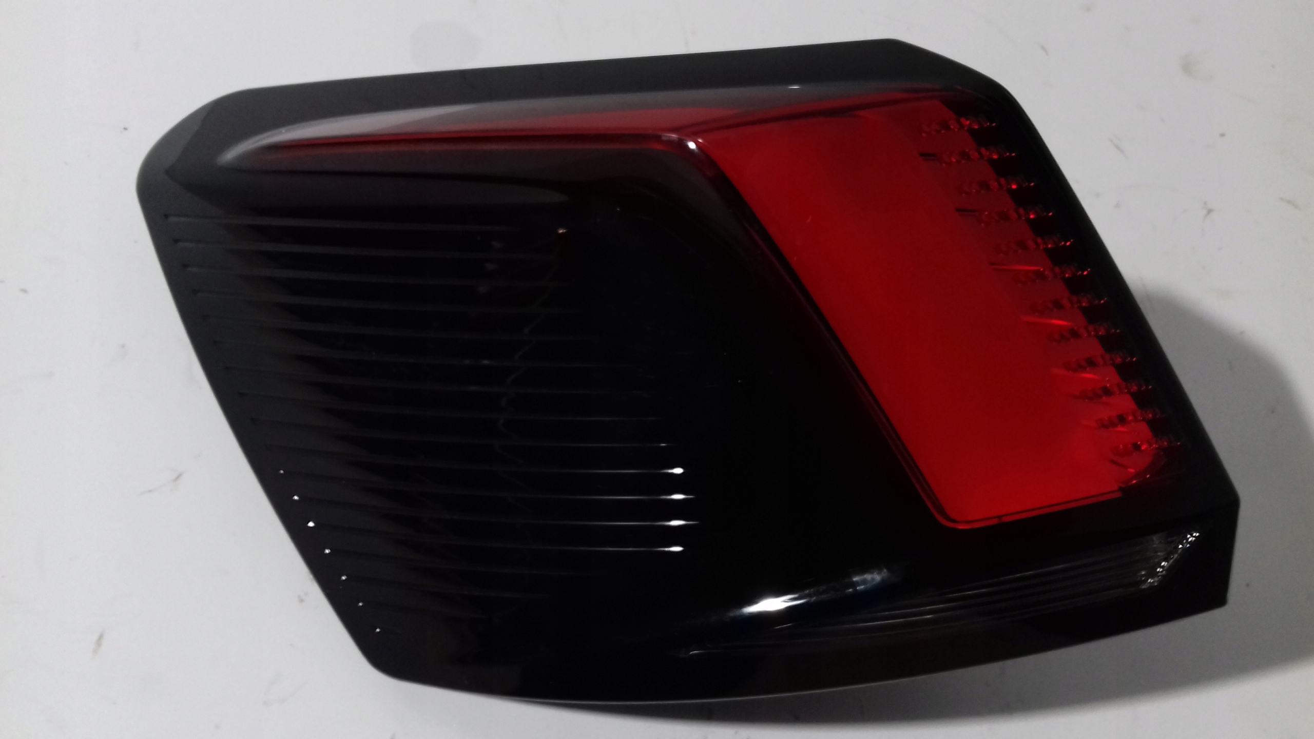 PEUGEOT 3008 rear light left 9810477180 ROK 2017