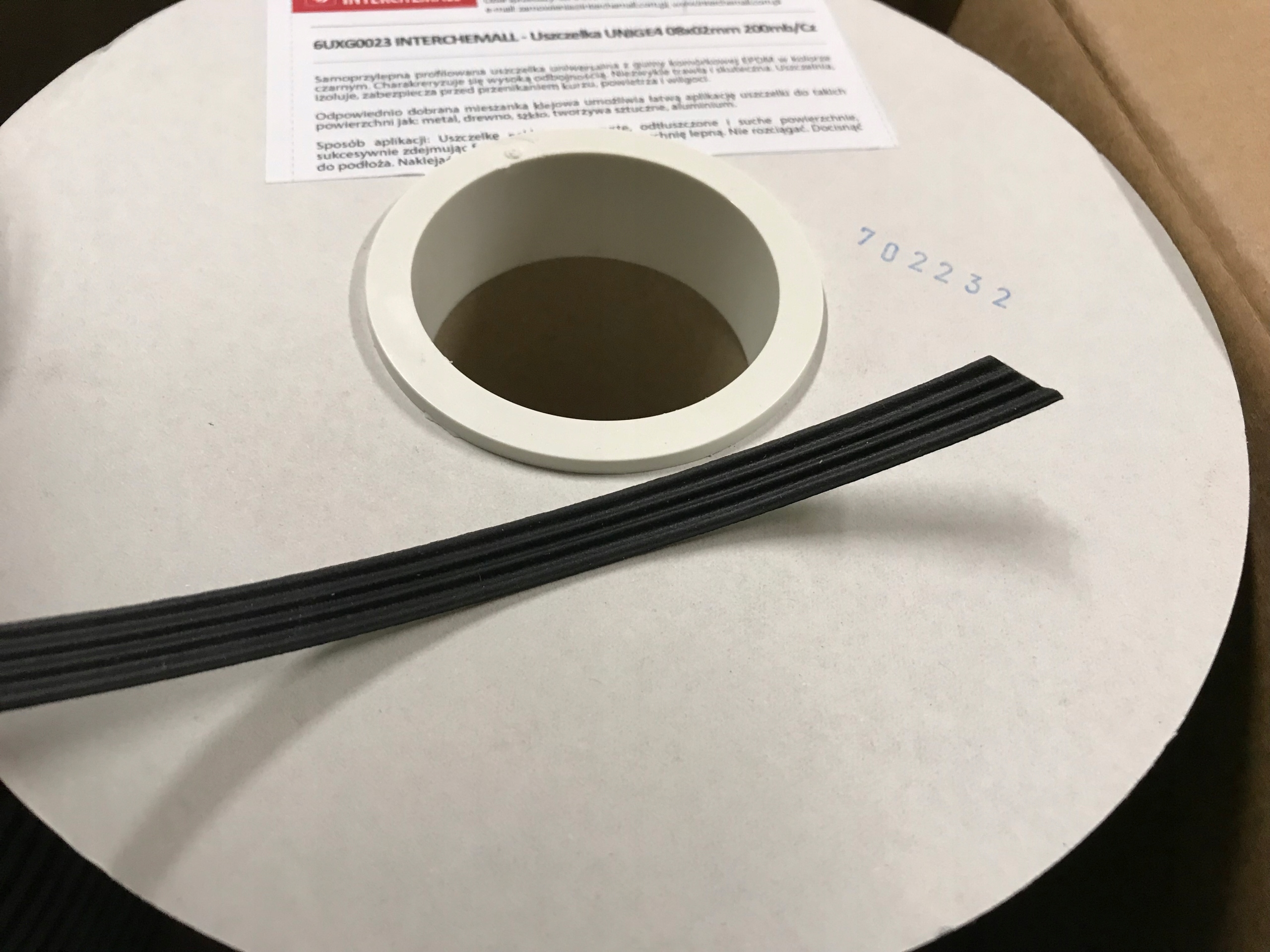 Uszczelka samoprzylepna EPDM 8mm gr.2mm 50mb