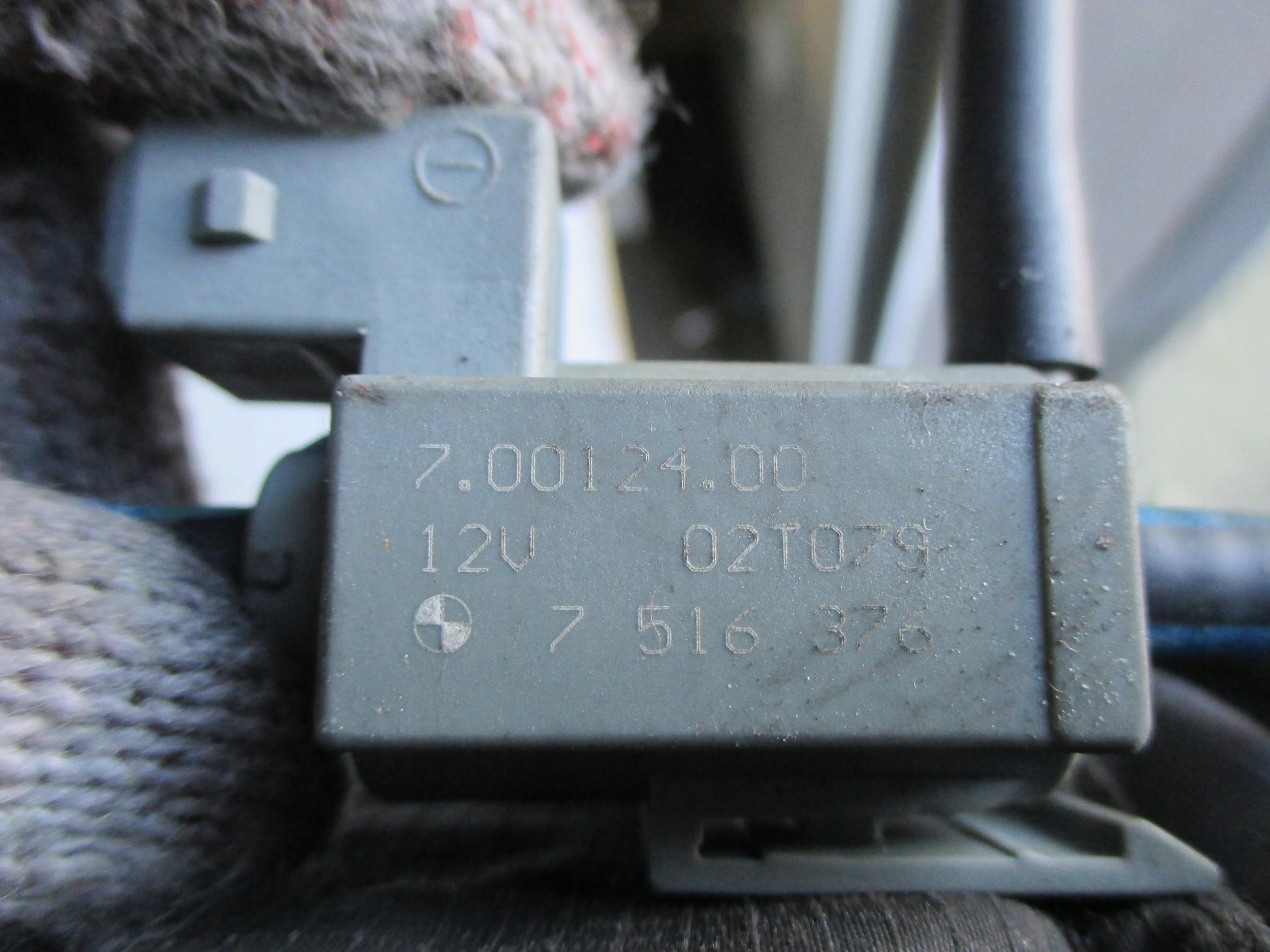 BMW E65 4.4i 01-05 ZAWÓR PODCIŚNIENIE 7516376