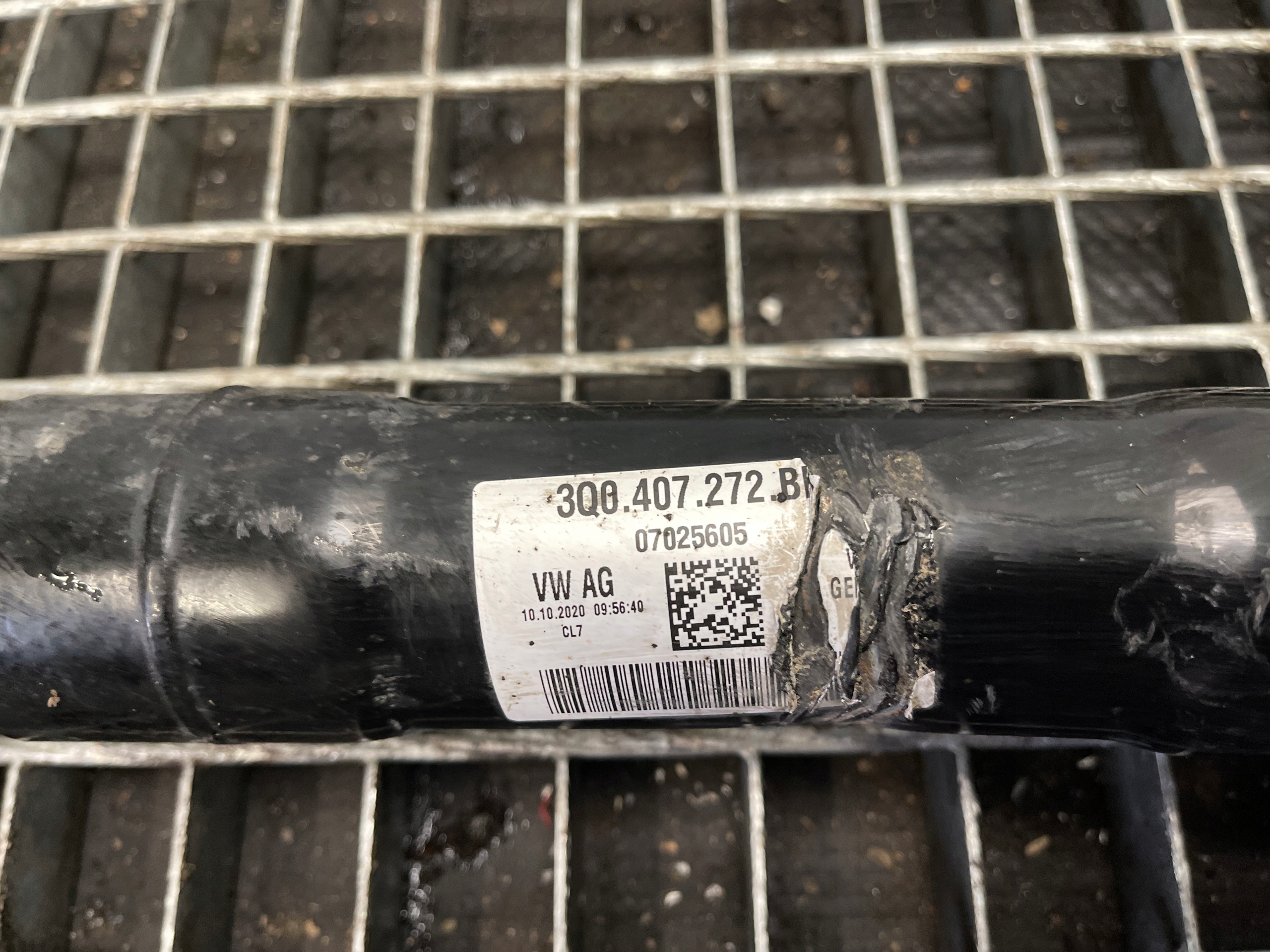 VW PASSAT B8 1.4 TSI semi-axis right original 3Q0407272BN