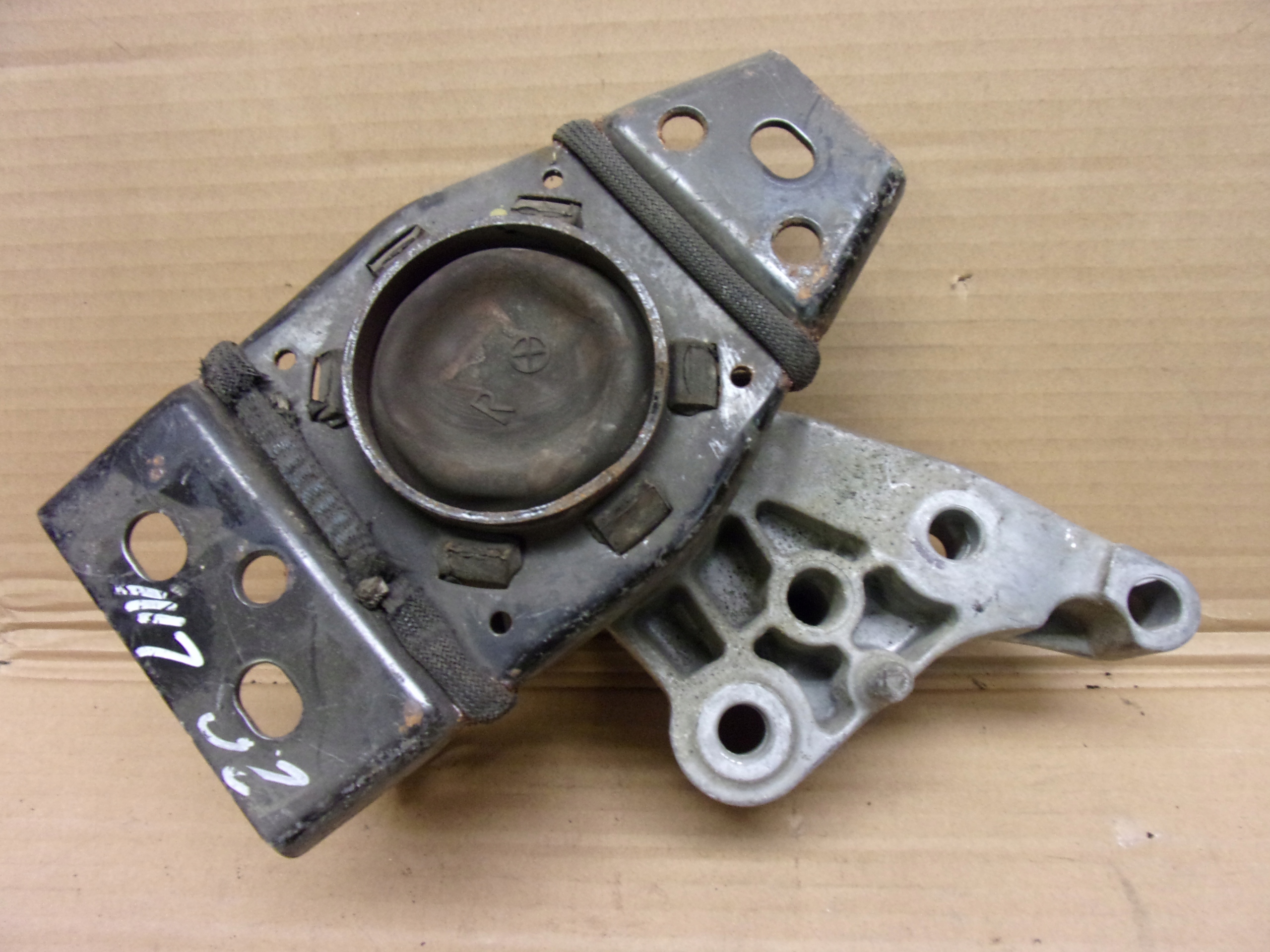 RENAULT LAGUNA III 2.0 DCI LAPA PODUSZKA SILNIKA Numer katalogowy części 112100004R