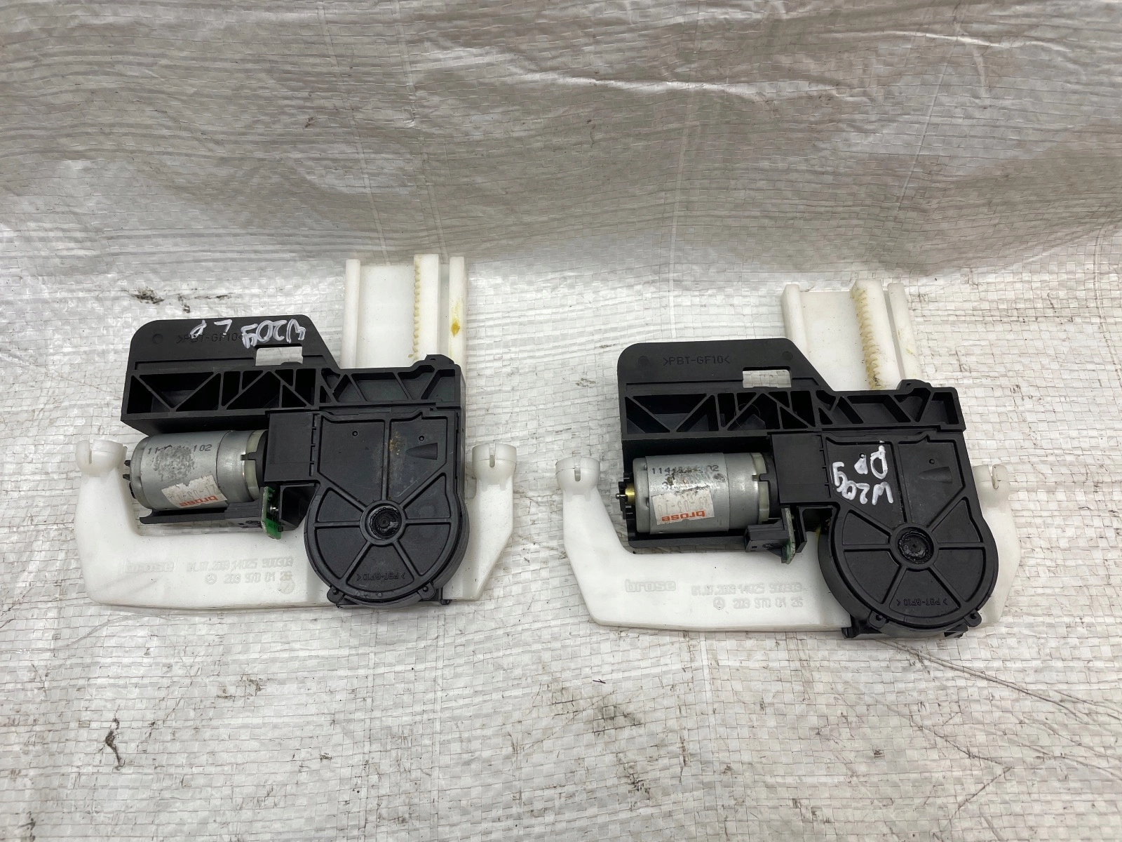 A2039700126 - MERCEDES CLK W209 двигатель регулировки подголовника P L