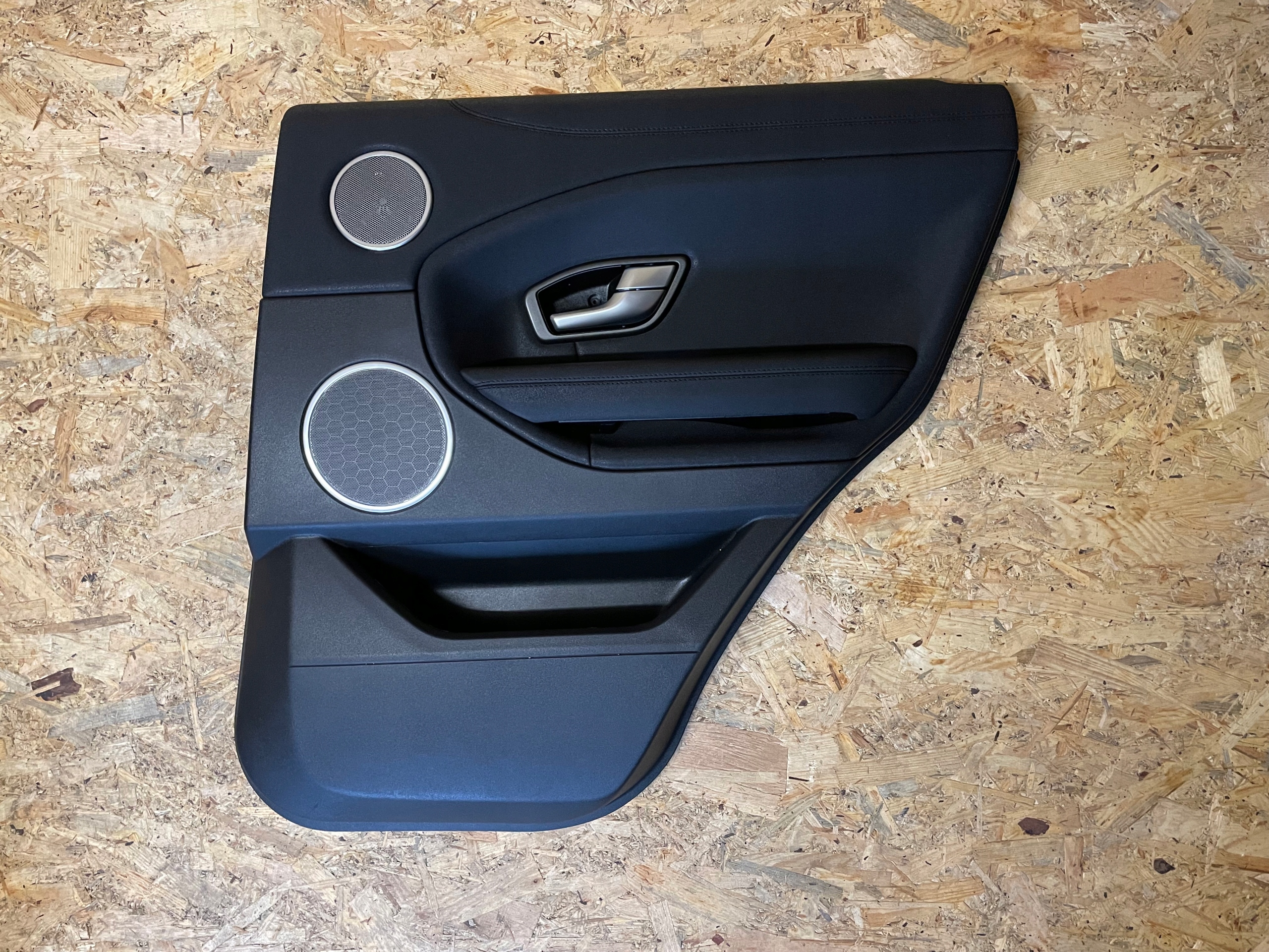 BOCZEK DRZWI PRAWY TYŁ SKÓRA LED ROVER EVOQUE