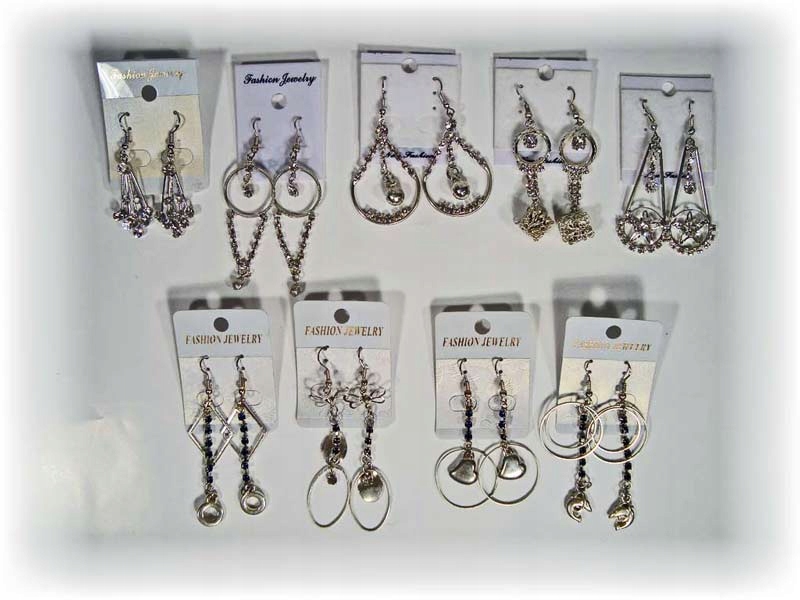 KOLOROWE KOLCZYKI ROŻNE ŁEZKI GWIAZDKI KWIATKI Długość całkowita 5.5 cm