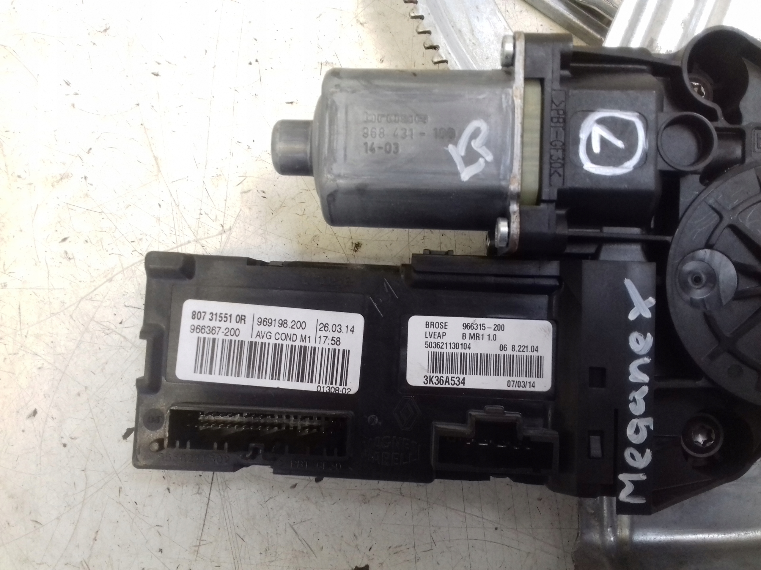 window regulator left front Renault Megane III