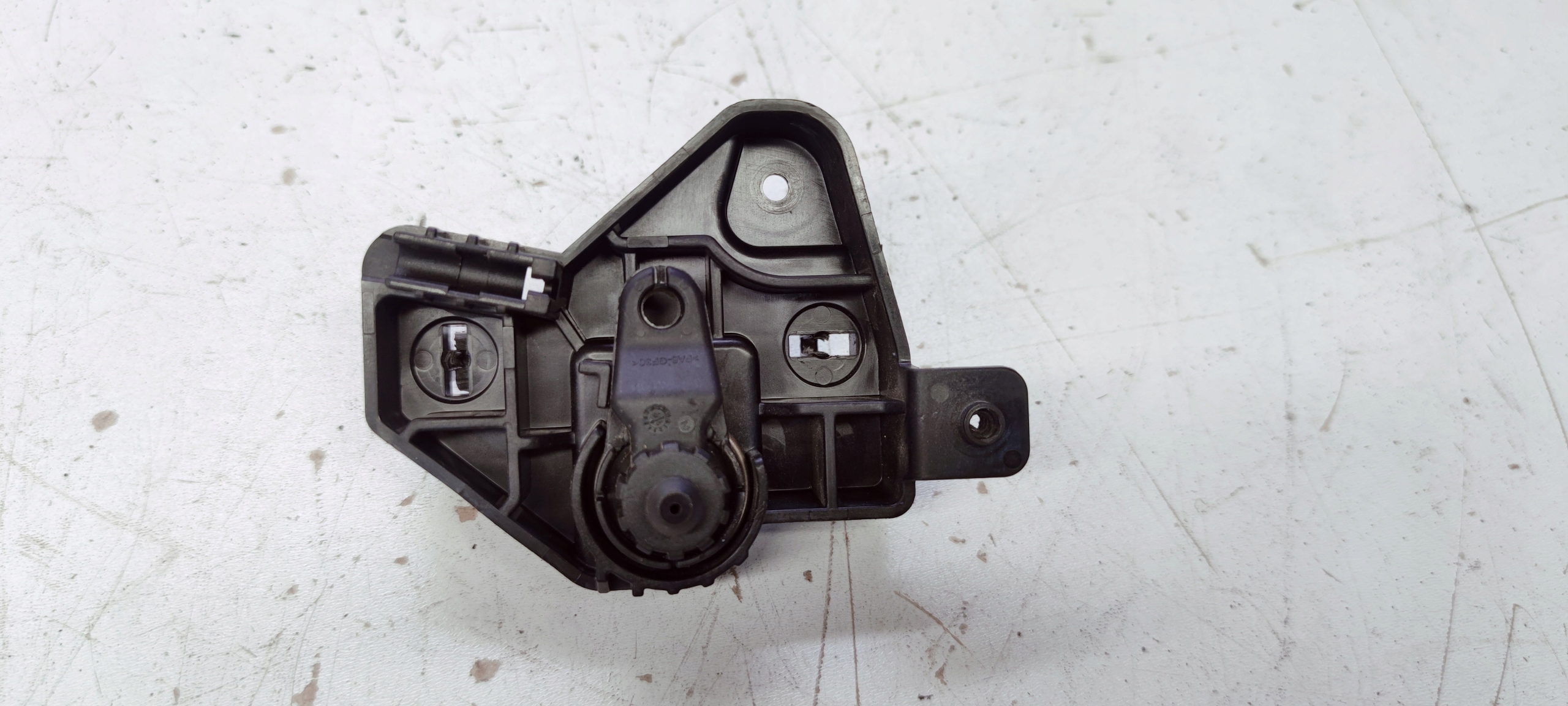 POIGNÉE MAIN COURANTE POUR L’OUVERTURE DU CAPOT AUDI Q3 83B823633