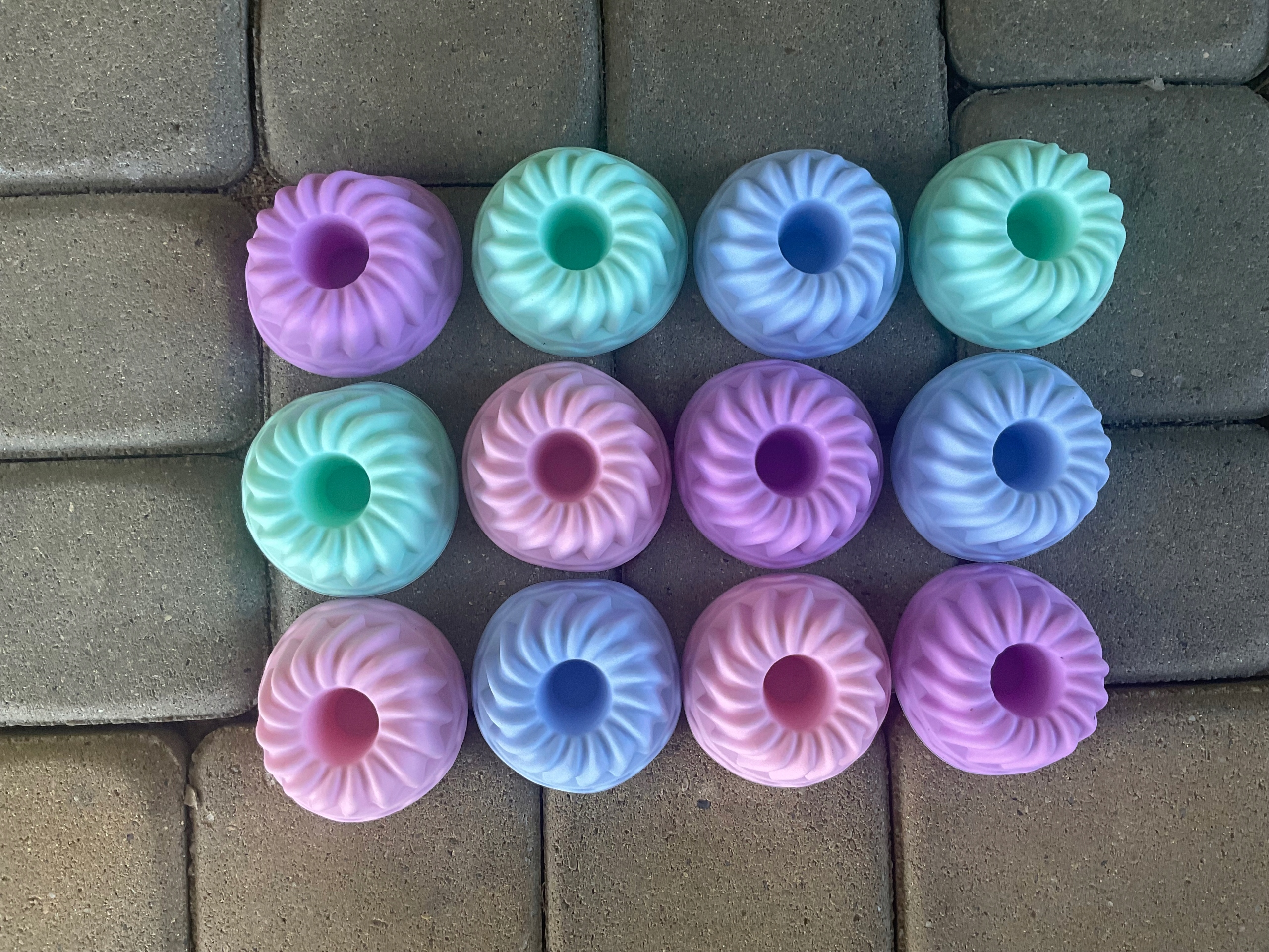 FOREMKI do muffinek CIASTEK BABECZEK SILIKONOWE 12szt BABKA Z TULEJĄ śr 6cm Kod producenta FORMA NA MUFFINKI BABECZKI SILIKON CIASTKA