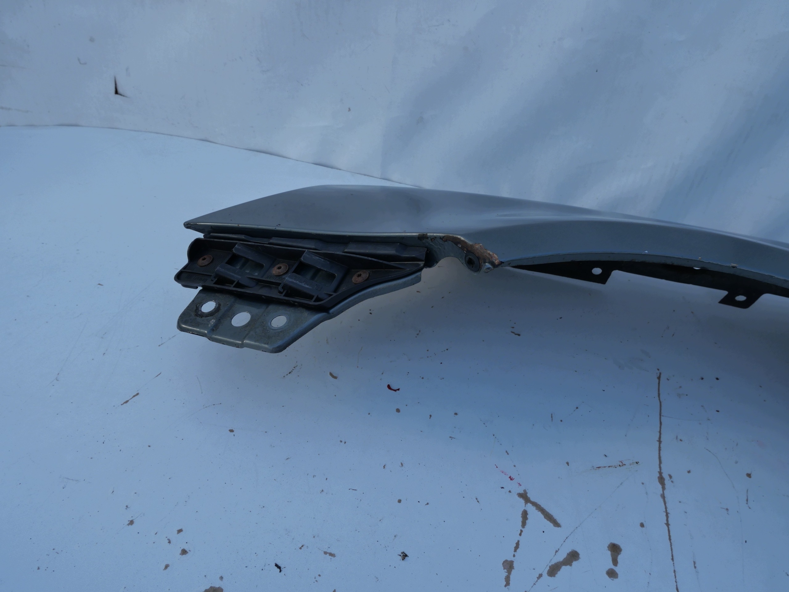 blatník předek přední levý VW GOLF V