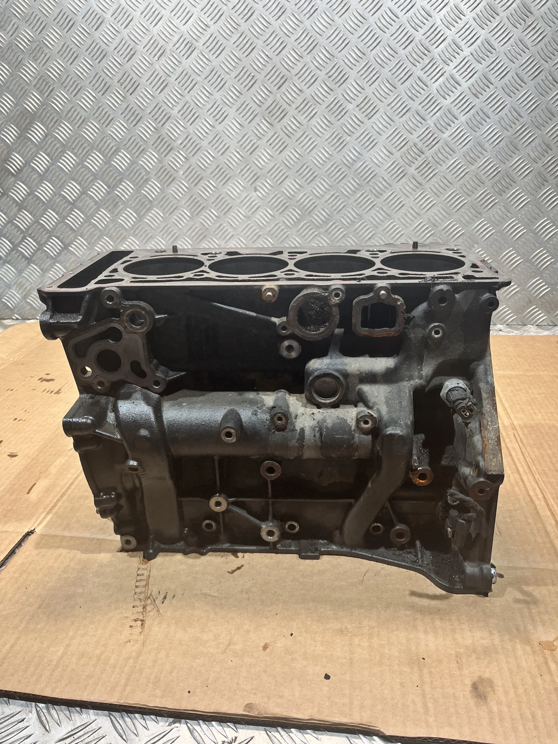 BLOK SILNIKA AUDI TT 8S 14- 1.8 TFSI 06K103023N GOŁY