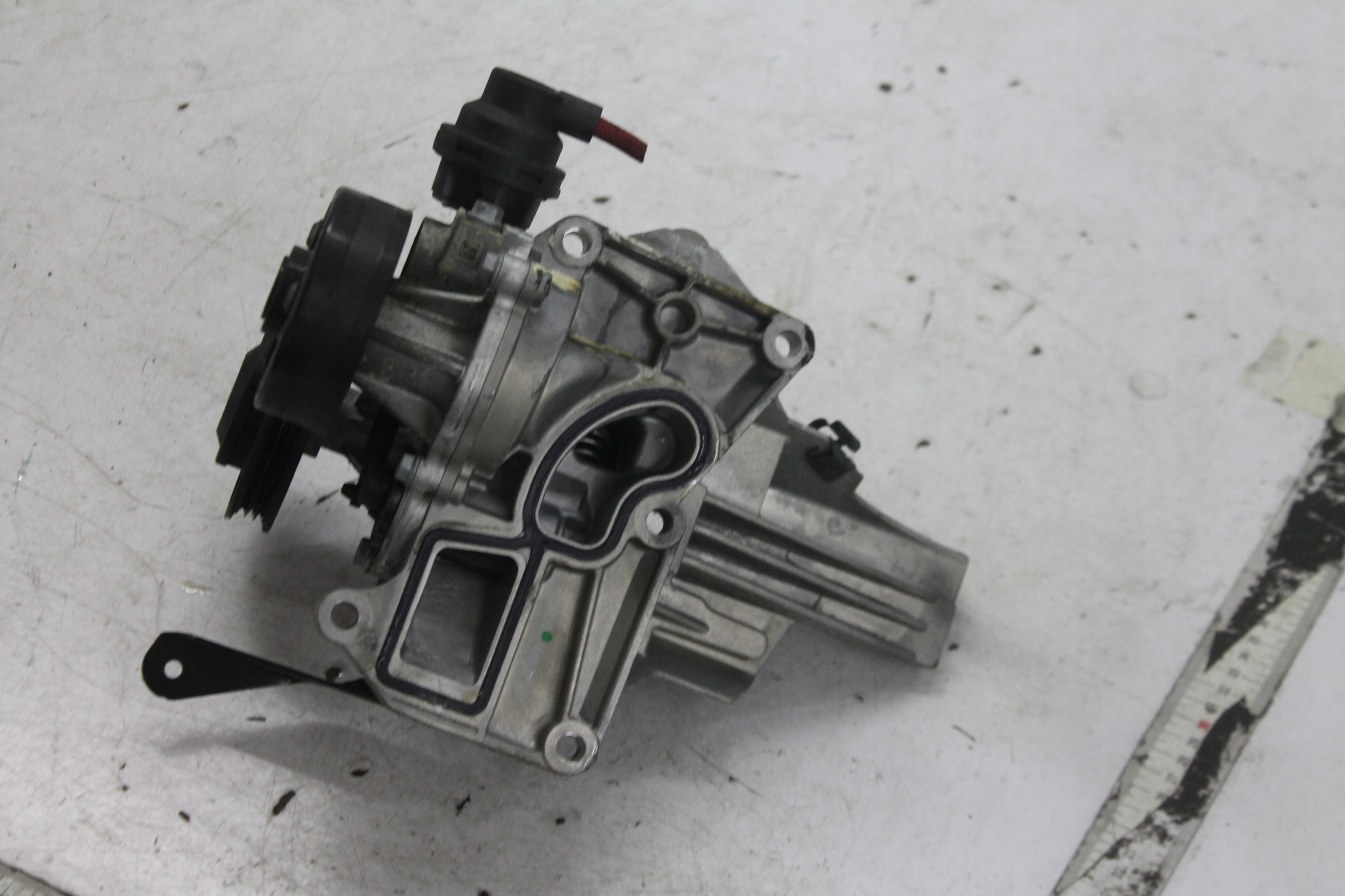 water pump 7644810 BMW G30 G31 530E 17