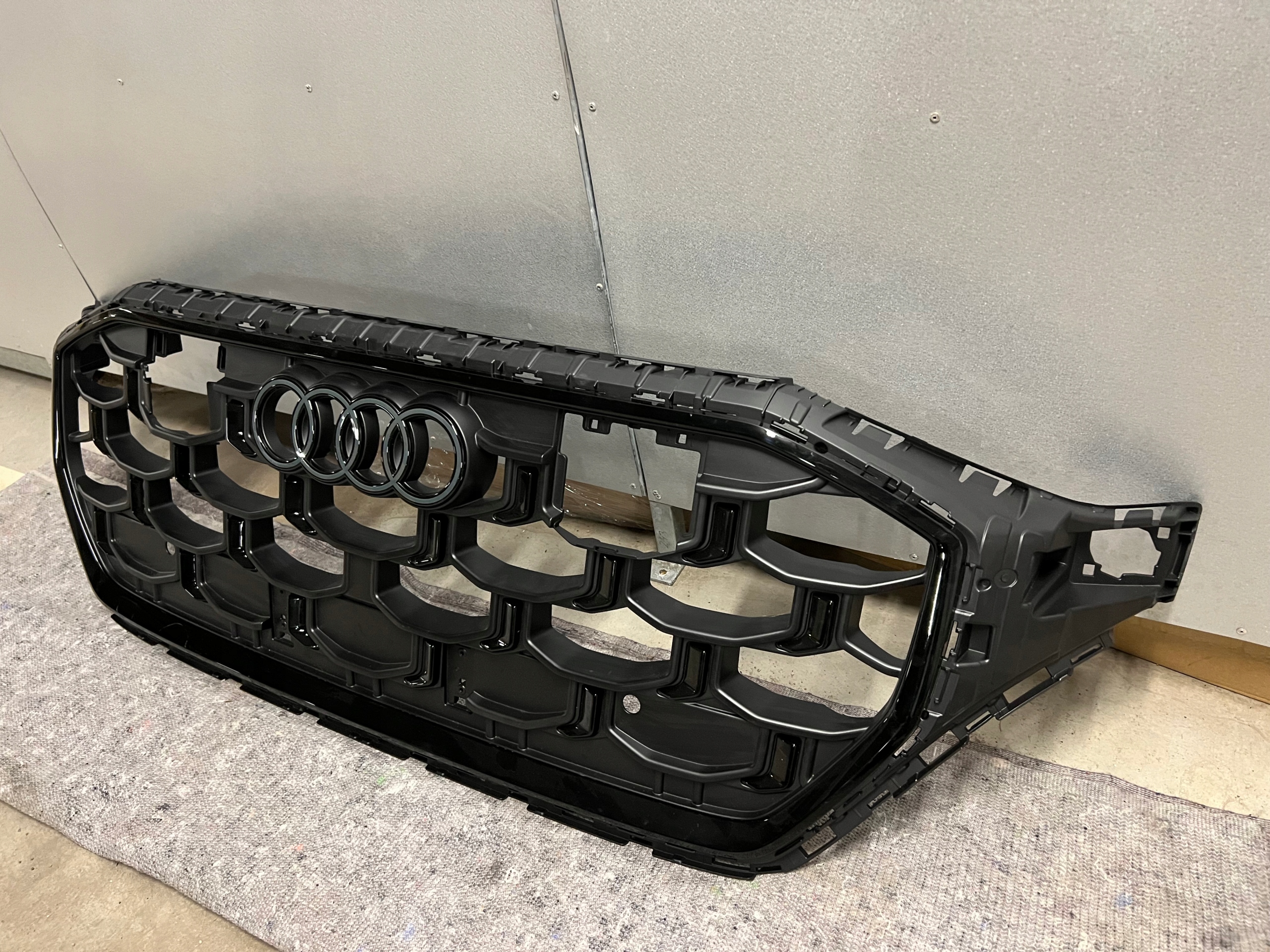 AUDI Q8 SQ8 S-LINE 2024+ GRILL ATRAPA CHŁODNICY NOWY 4M8853651CK