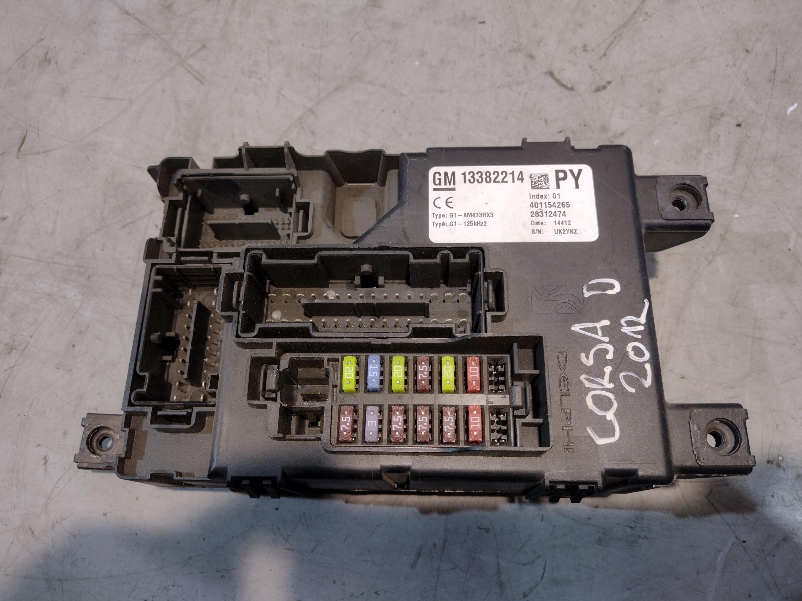 Module fusibles Opel Corsa D 1,0B 13382214