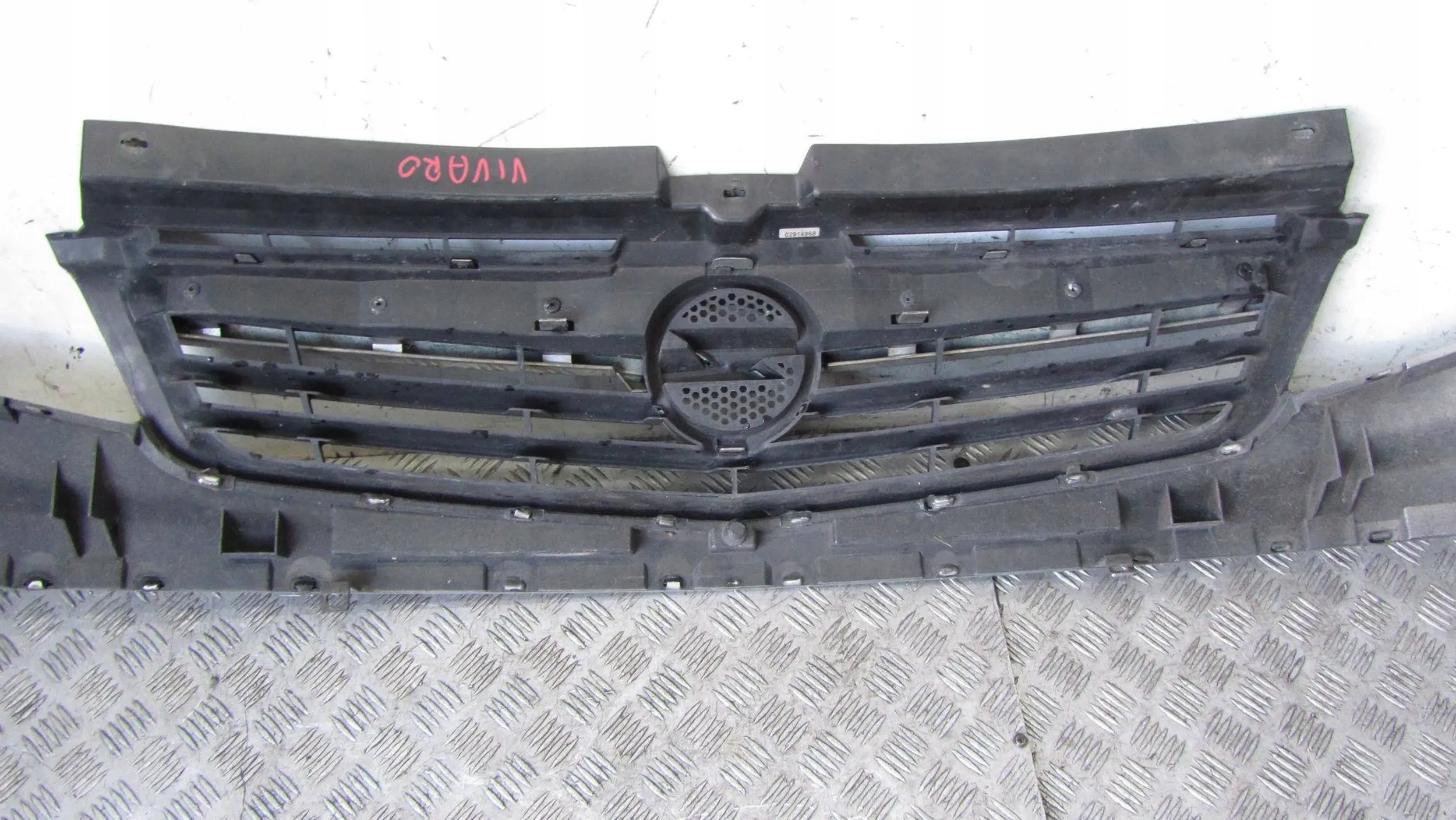 opel Vivaro II решетка радиатора 06-
