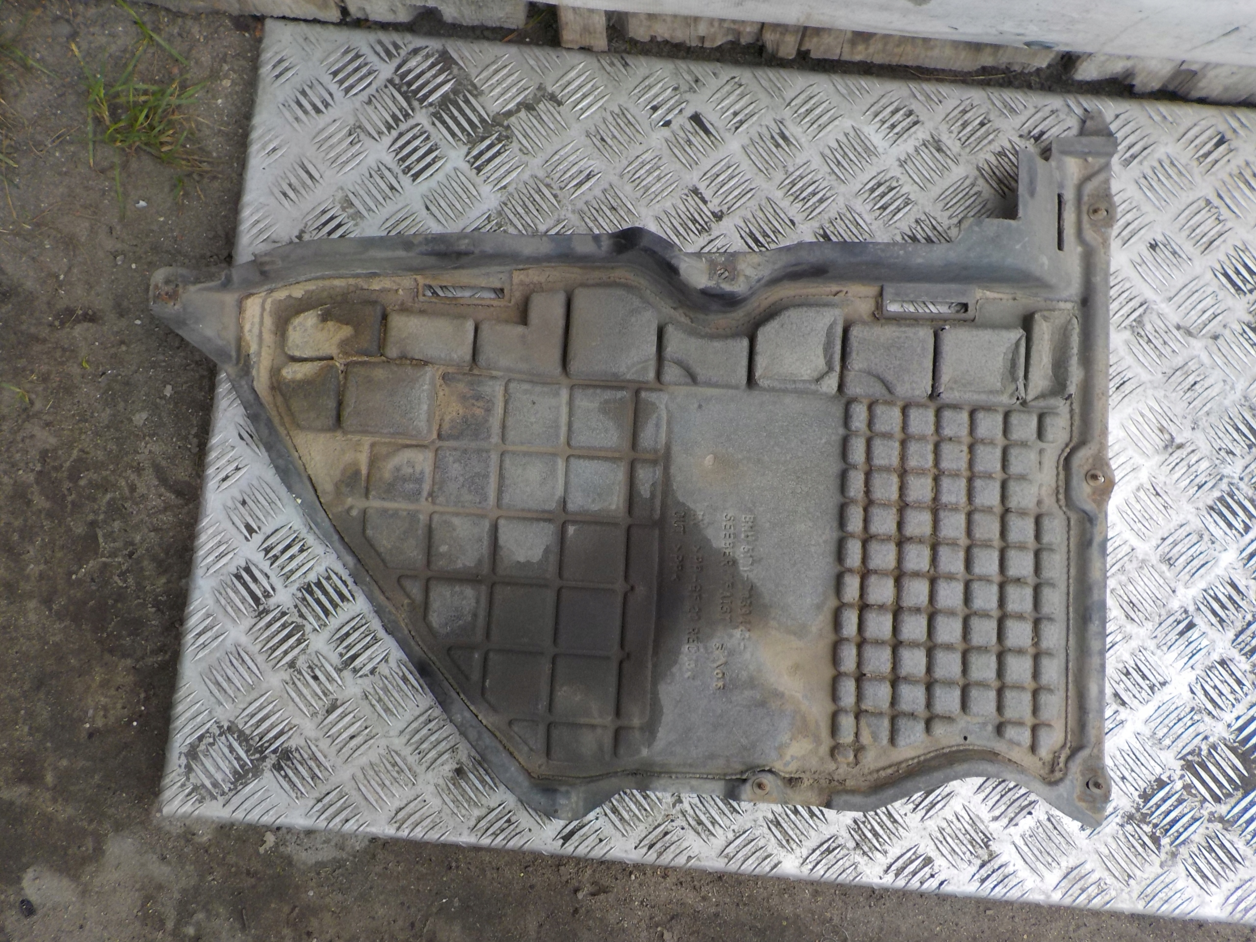 BMW E46 2.0D motor cover lower