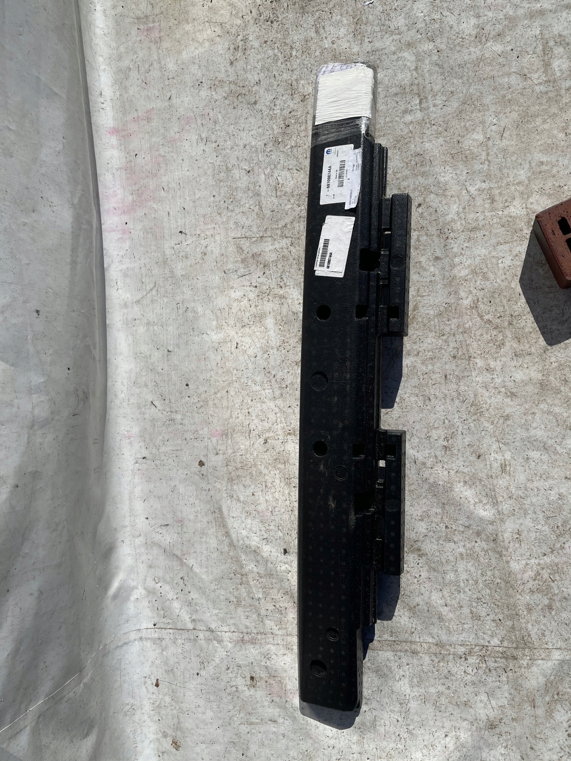 68109874AA - ДЖИП КОМПАС ПІНИ БАМПЕР АБСОРБЕР