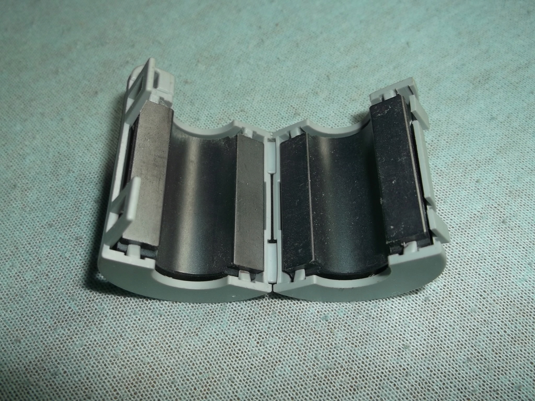 FILTR RDZEŃ FERRYTOWY NA KABEL ~~~12 mm - zamykany Kod producenta ZCAT2132-1130