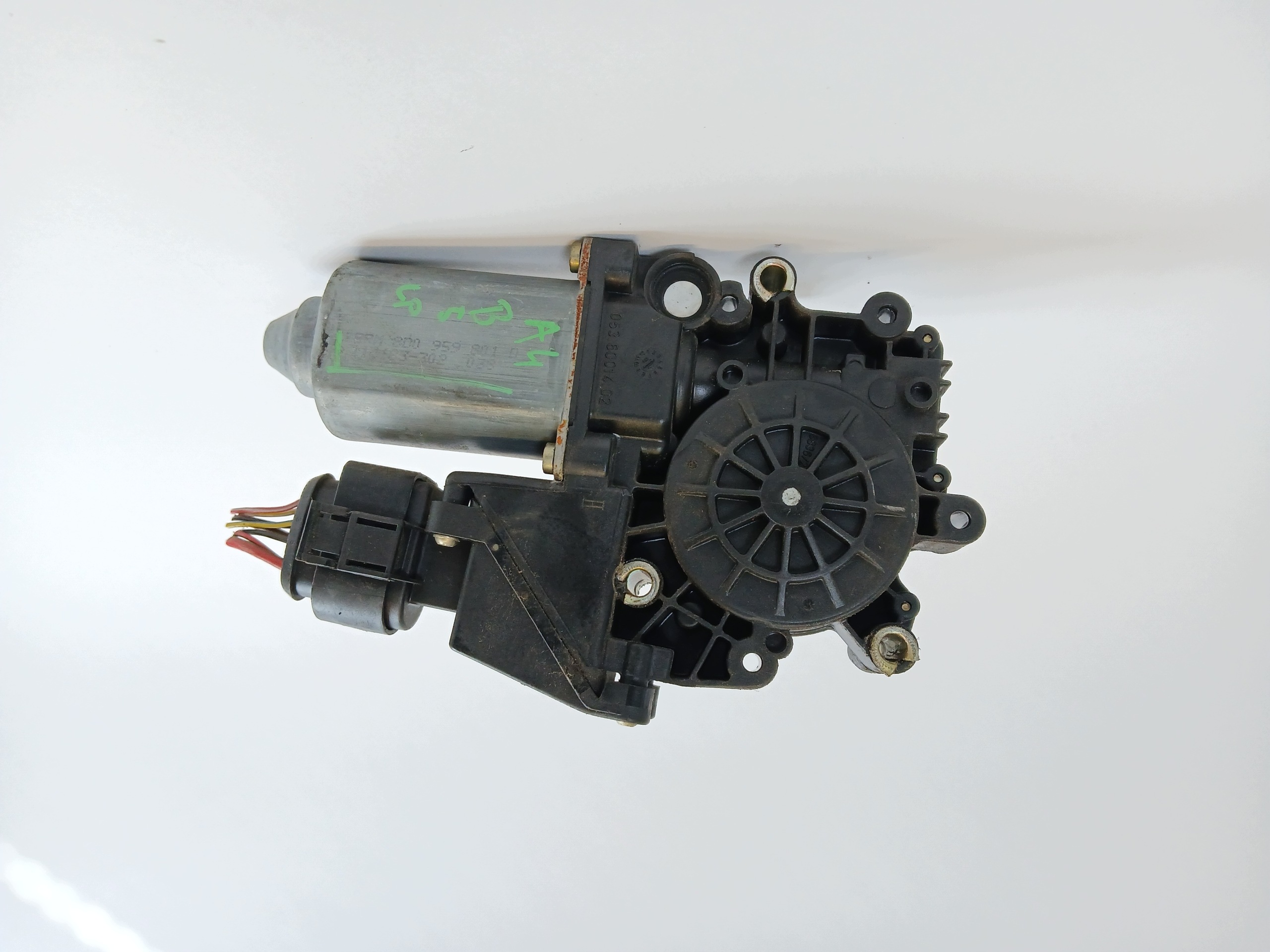AUDI A4 B5 moteur vitres gauche avant 8D0959801D