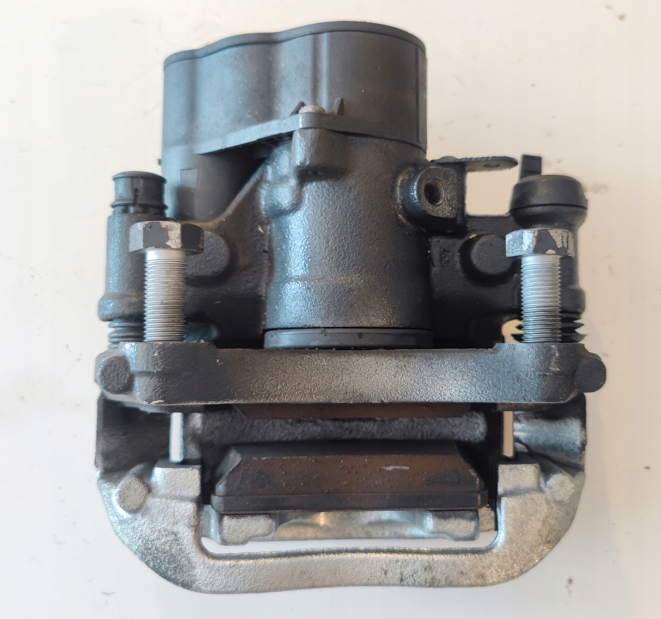 5802357350 - ЗАДНИЙ ПРАВЫЙ ТОРМОЗНОЙ СУППОРТ IVECO DAILY 2019-